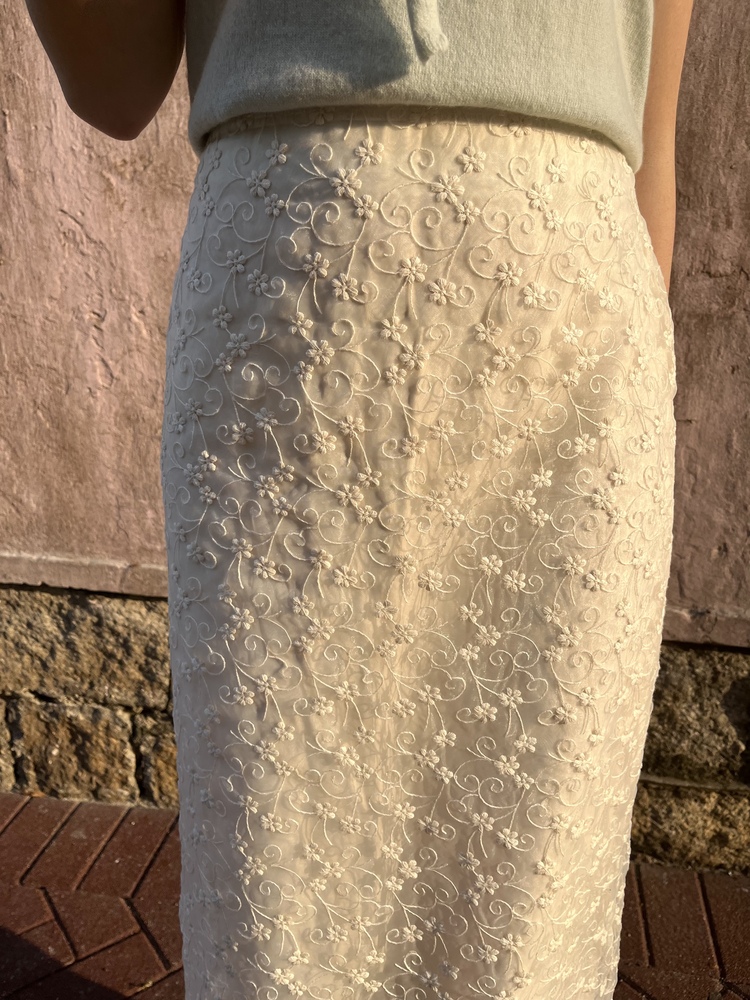 Blossom Embroidery Skirt (Cream)
