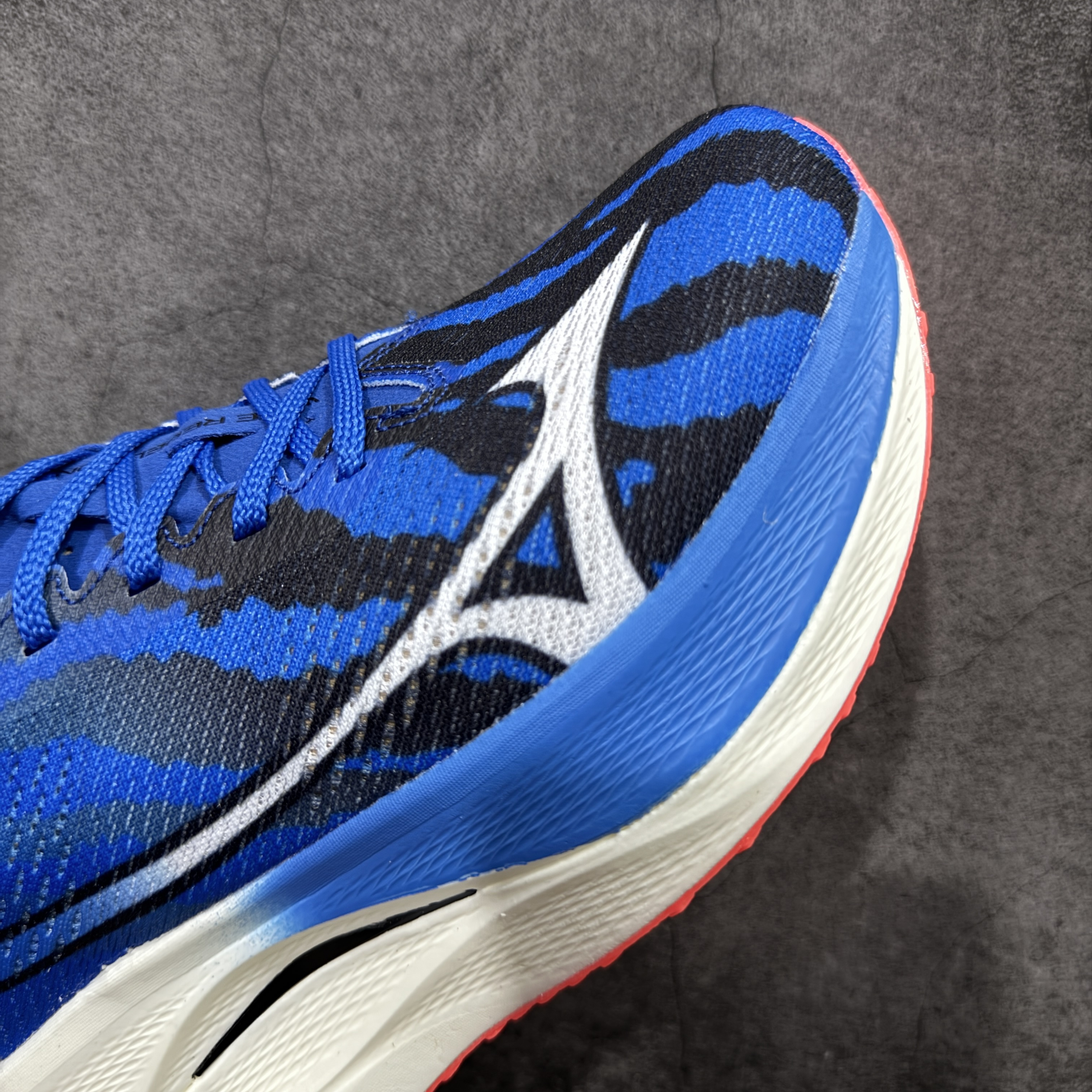 Mizuno Wave Rebellion Pro 3