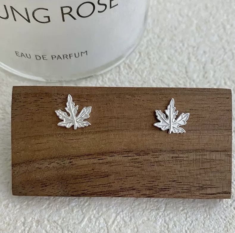 枫叶耳钉