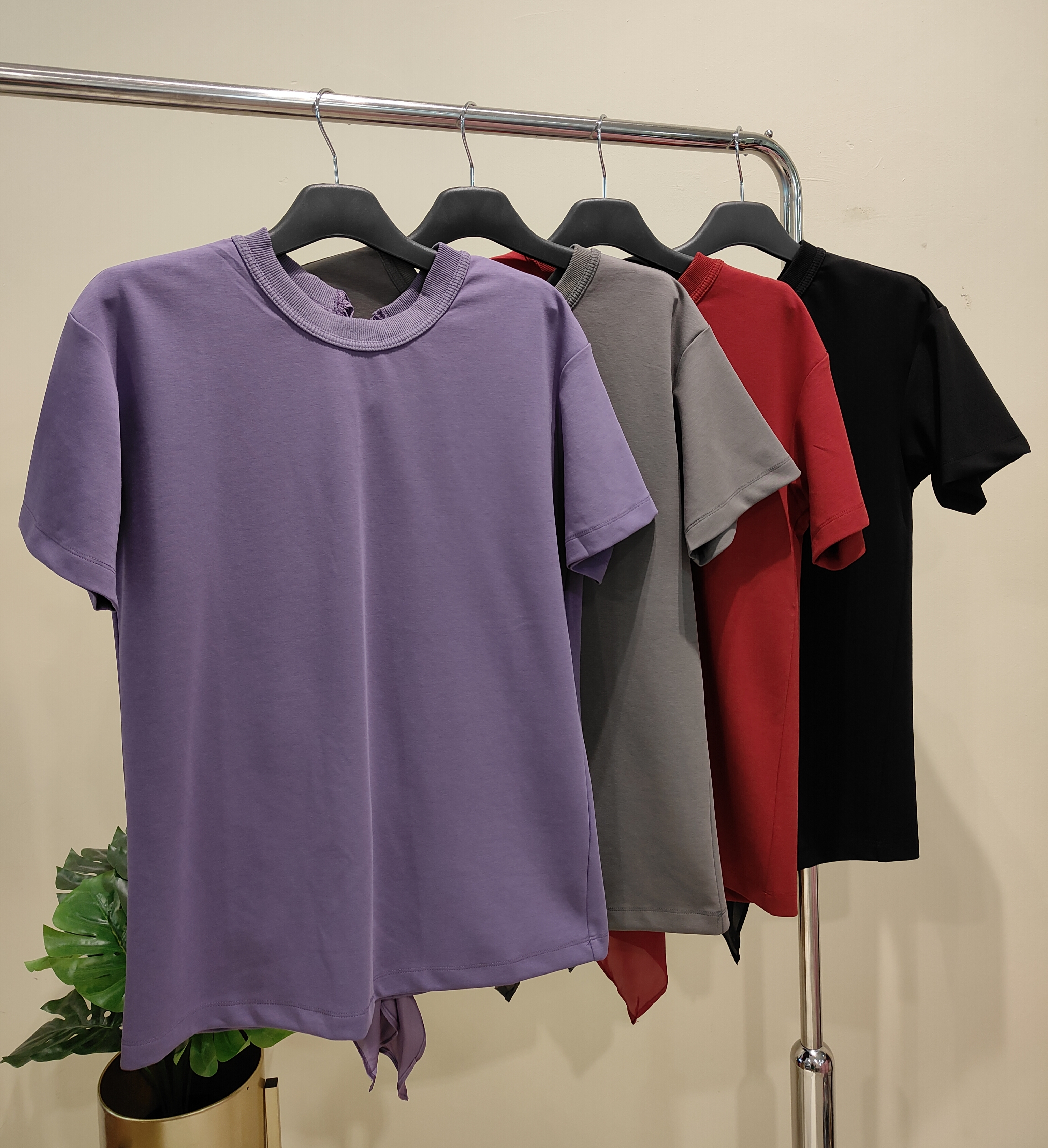 舒适百搭上衣 背部有彩带设计 2636