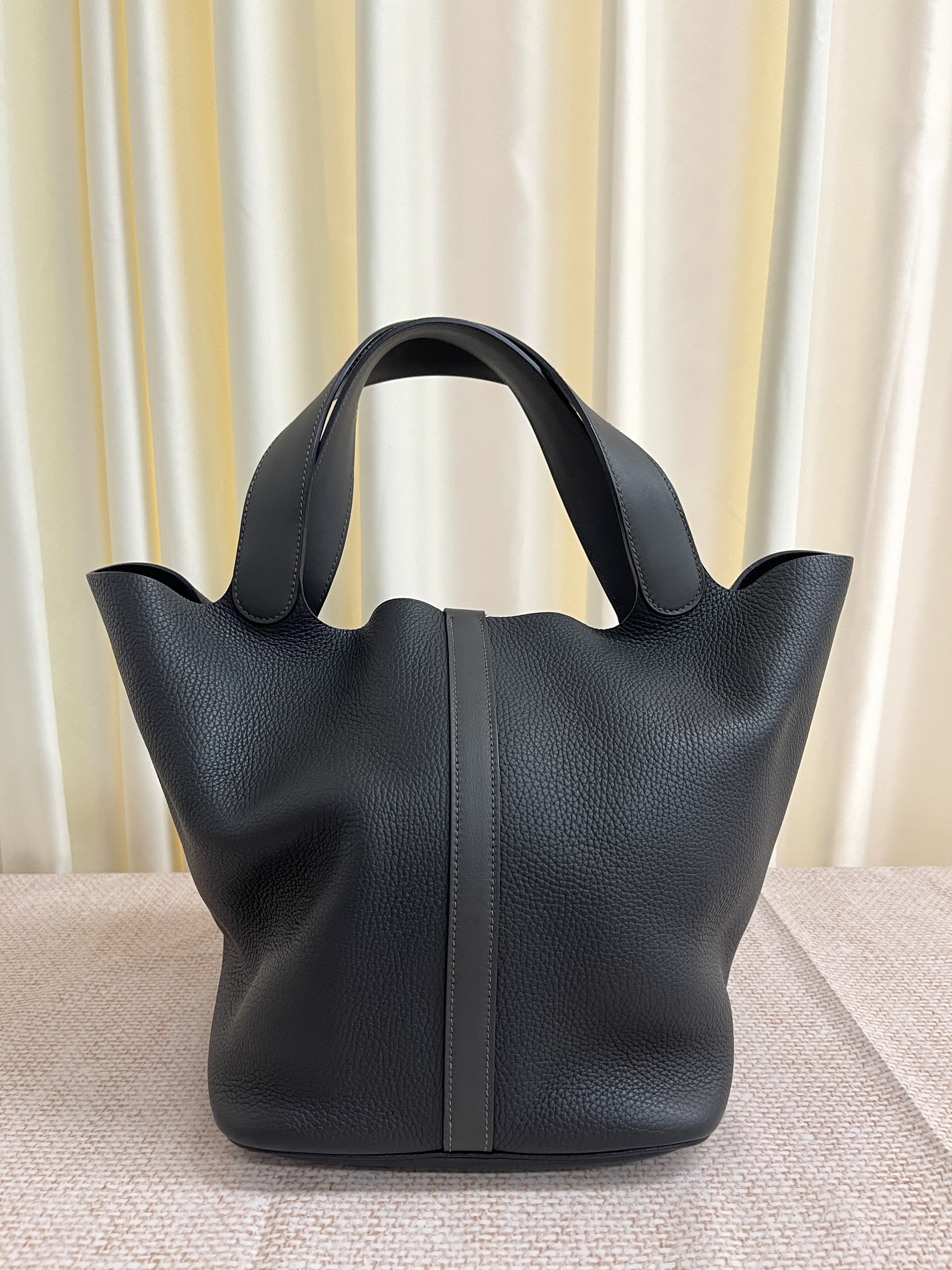 Pre-owned Hermes P26 / Stamp square R/ Product Code: 26020401