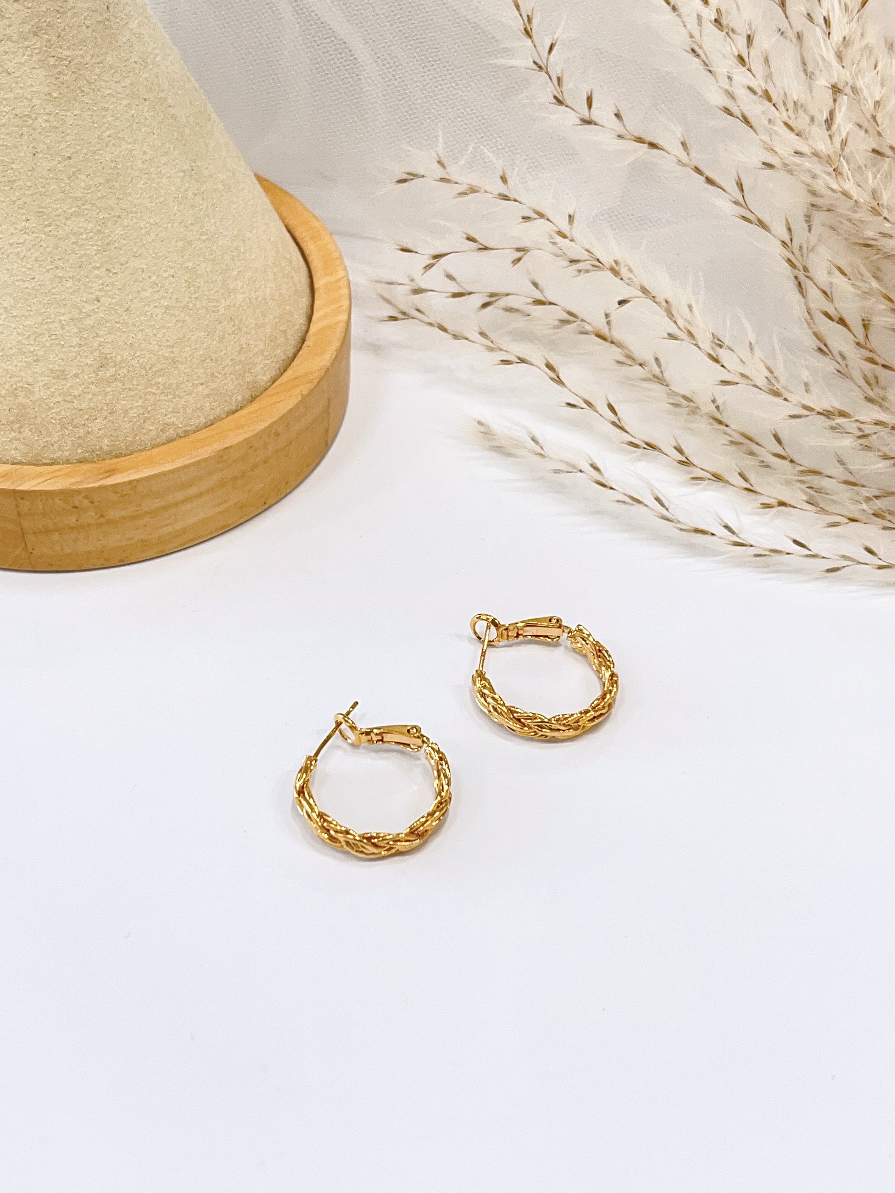 Ins复古小众金属麻花耳环