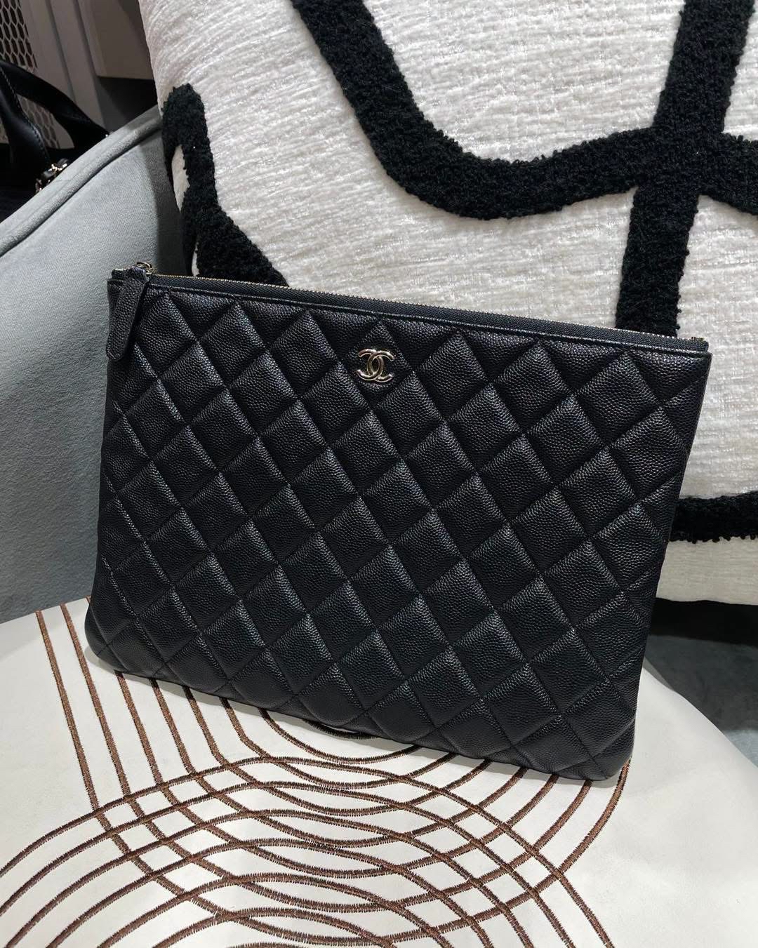 Chanel clutch bag 黑色荔枝牛皮手拿包 100%Authentic , 98%new  ✅card✅dust bag