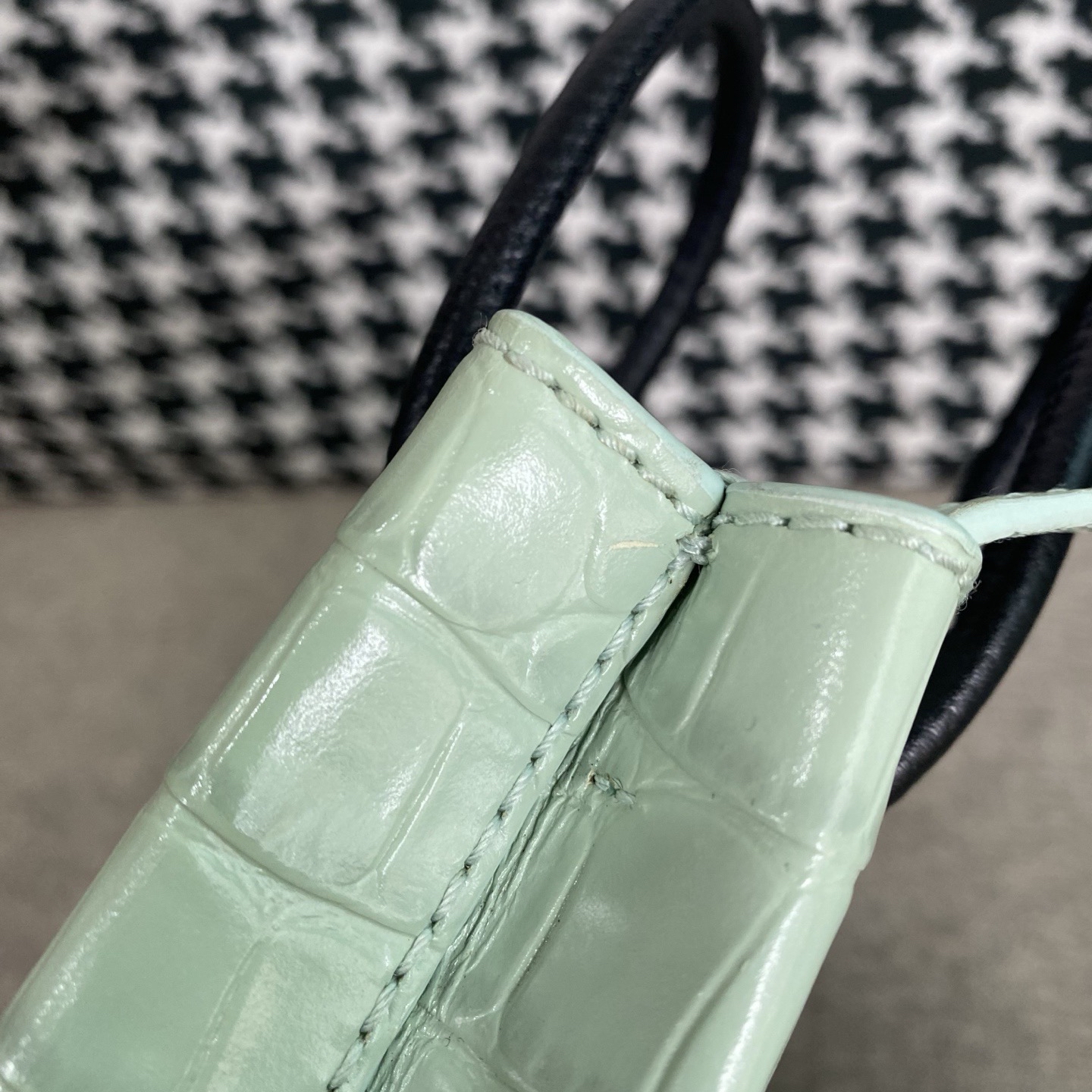 【預訂貨品】巴黎世家薄荷綠全皮鰐魚壓紋手機包