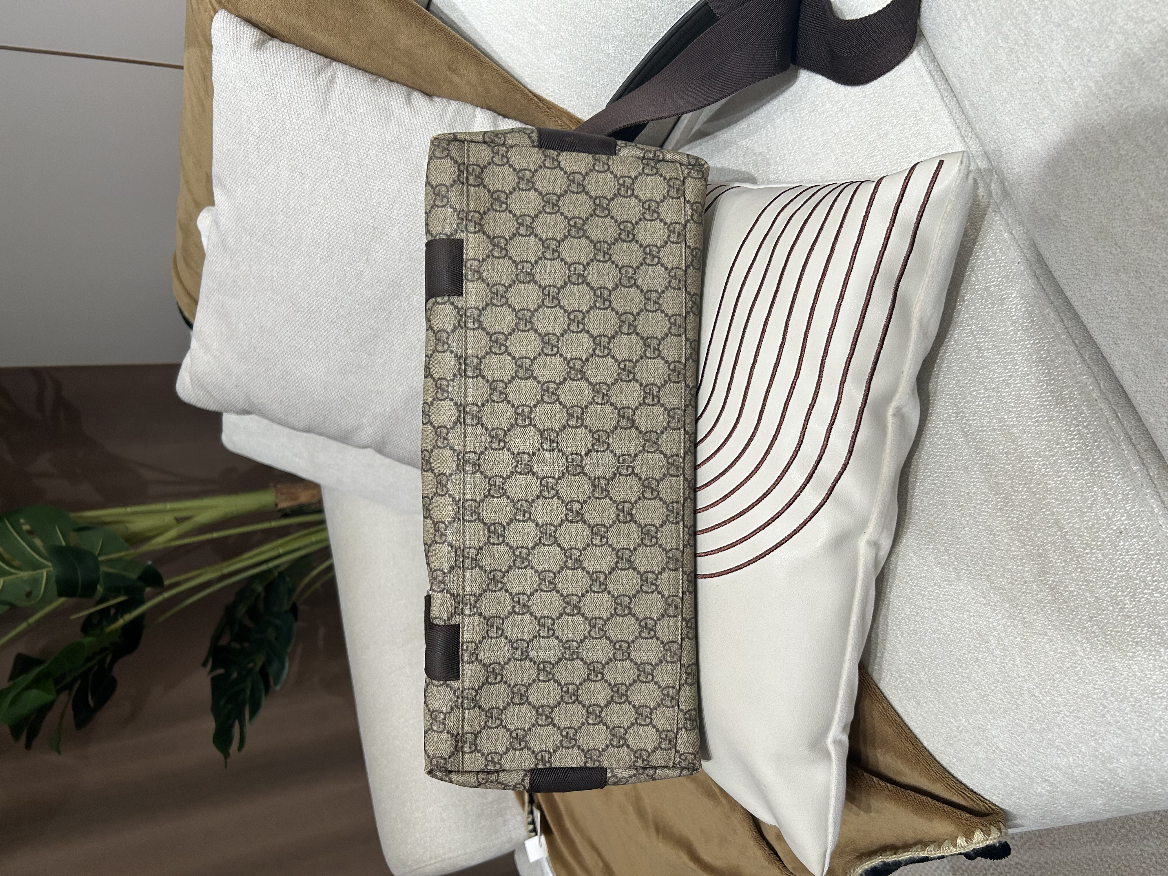 Gucci crossbody bag 100%Authentic, 85%New 
