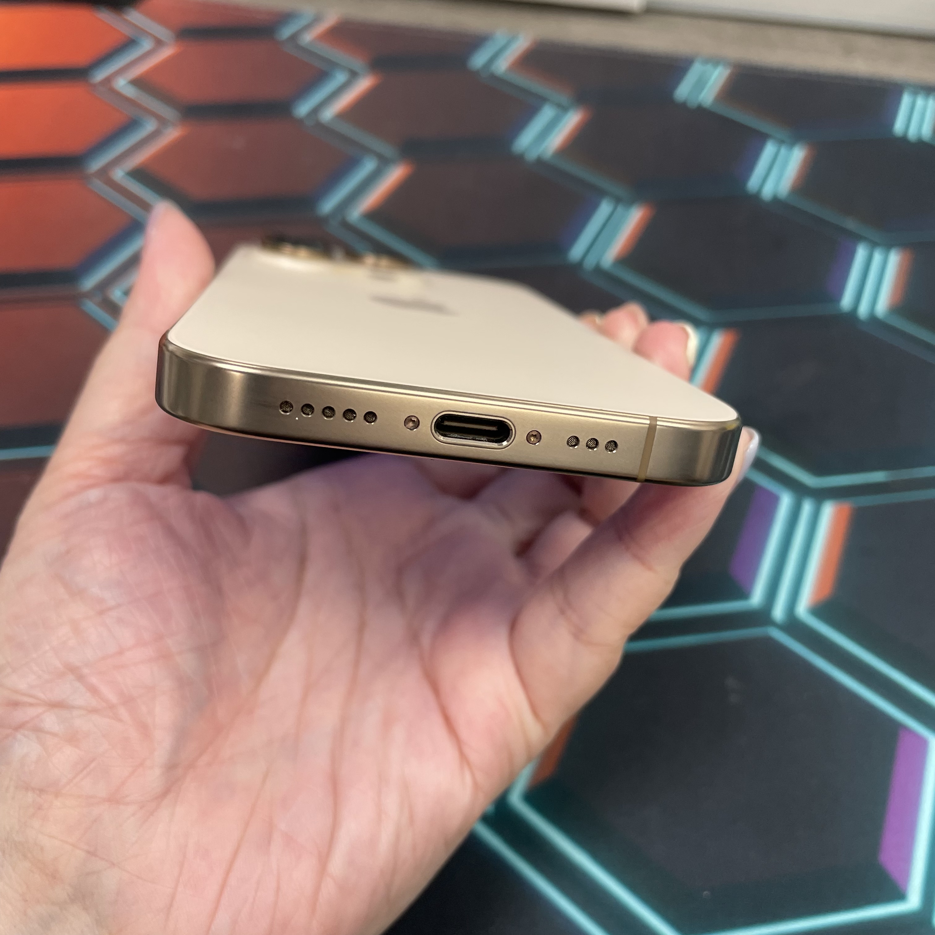 *6752 16 Pro 超靚機 256GB 電89 沙色 gold
