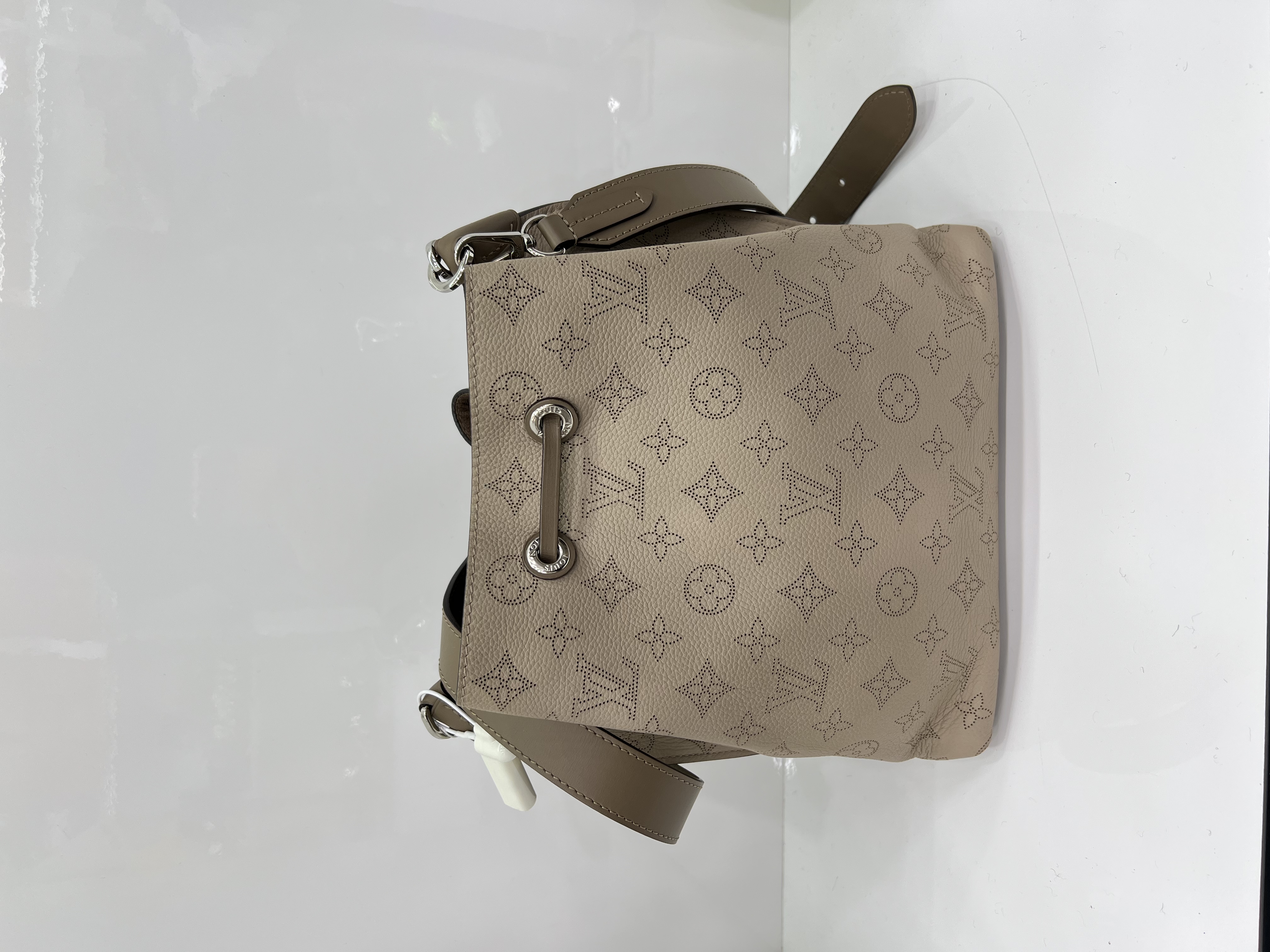 直播貨品 |  [1個-$100 2個-$300］EE86