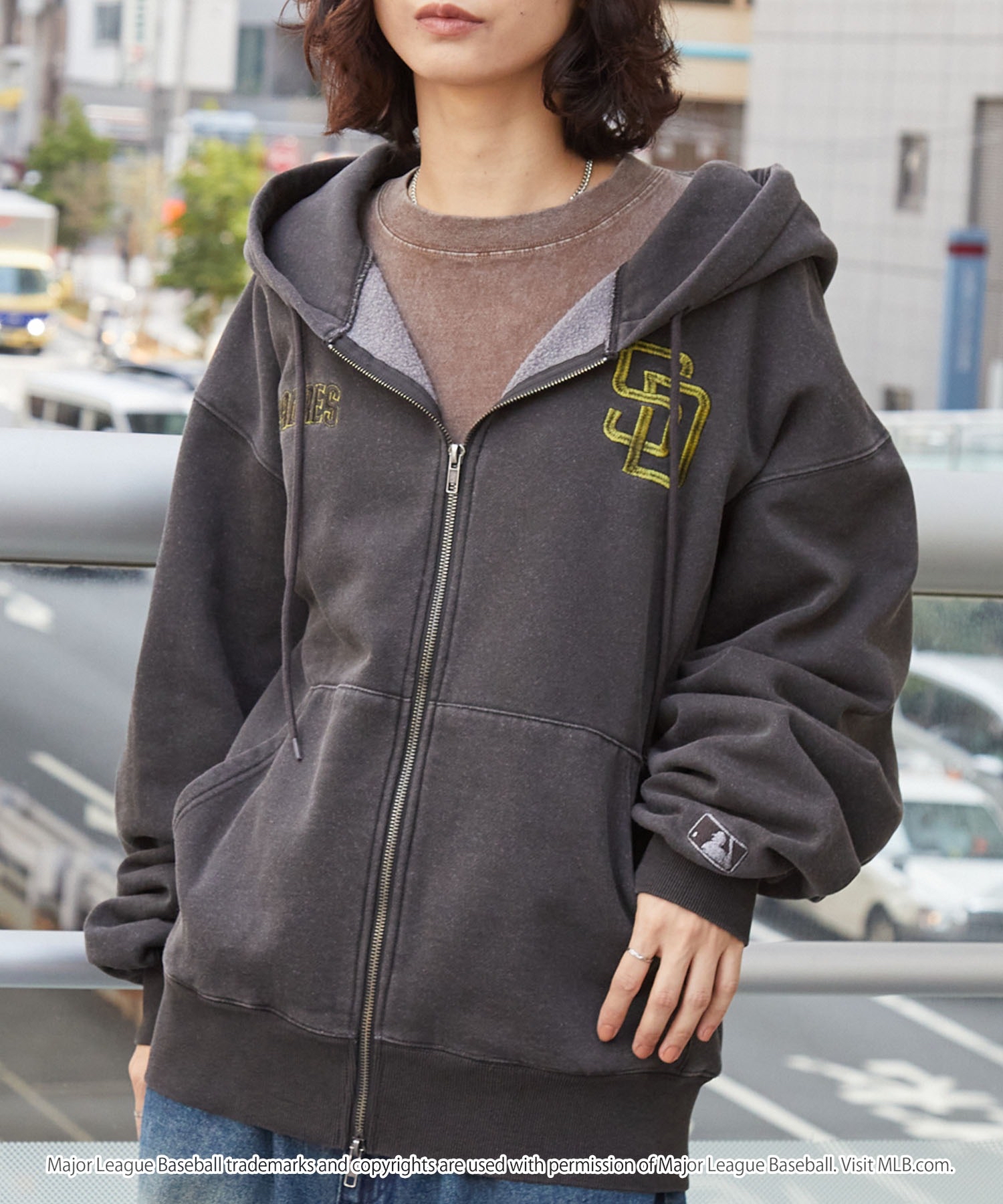 日本直送 特價優惠MLB MLB/美國職棒大聯盟 定製徽章刺繡顏料加工大剪影內側起毛雙拉鍊連帽衫 