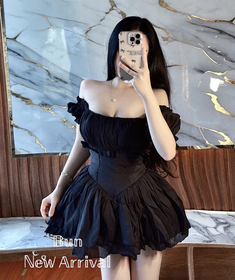 黑色露肩迷你連身裙