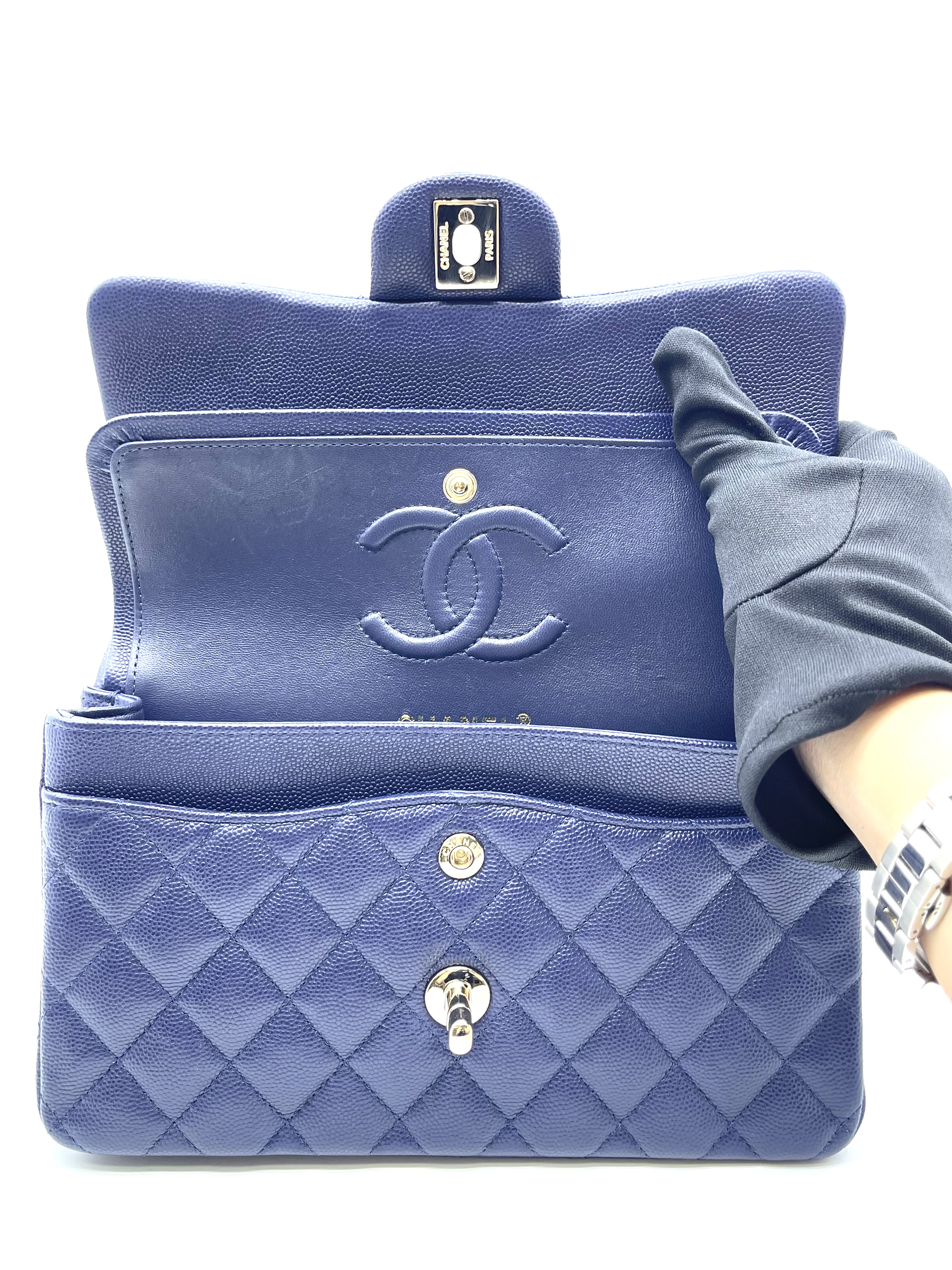 Pre-owned Chanel Small Caviar Classic Double Flap Bag / Product Code: 26032708