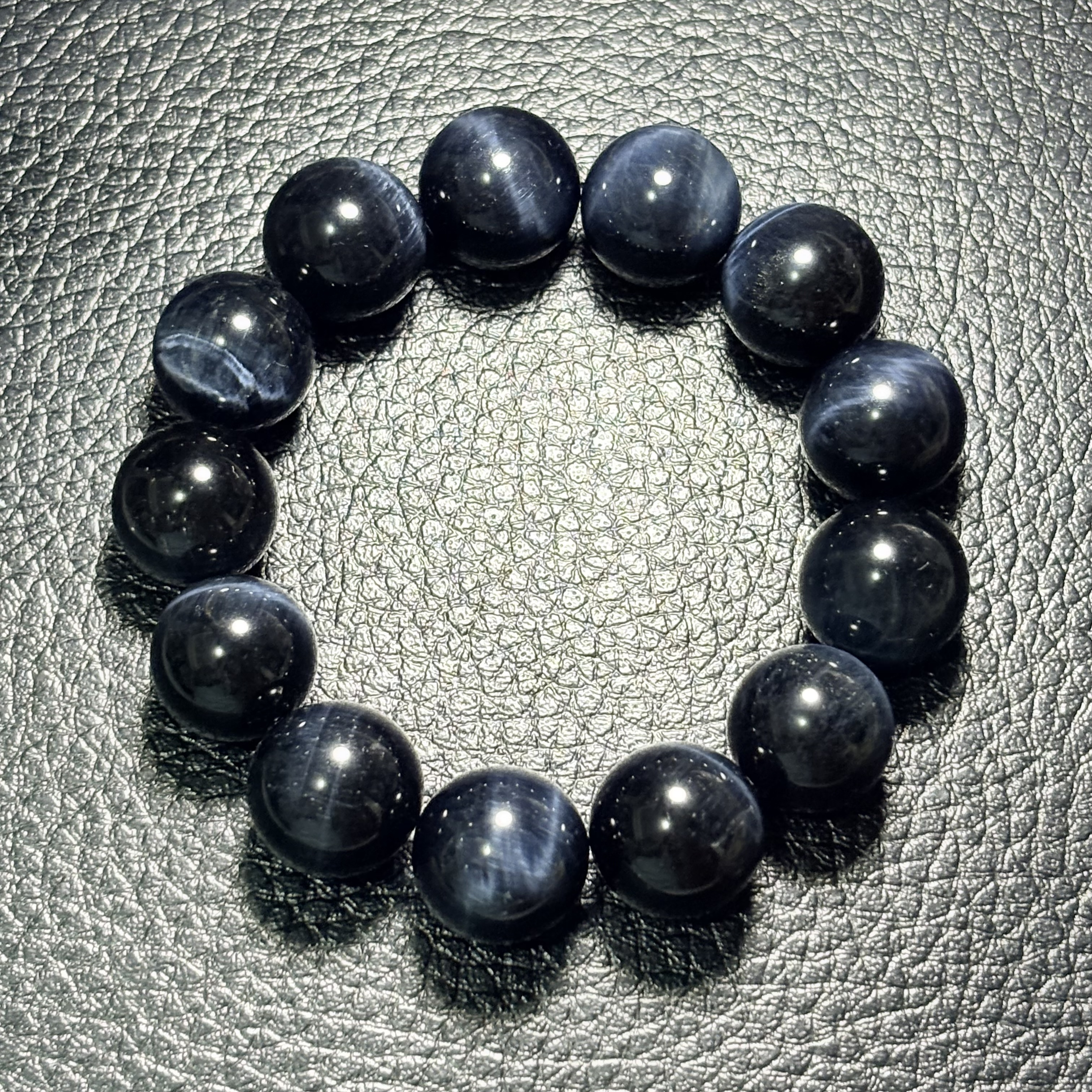 藍虎眼石手串 No.3583 | 規格：18 mm珠17cm 手圈丨附送證書