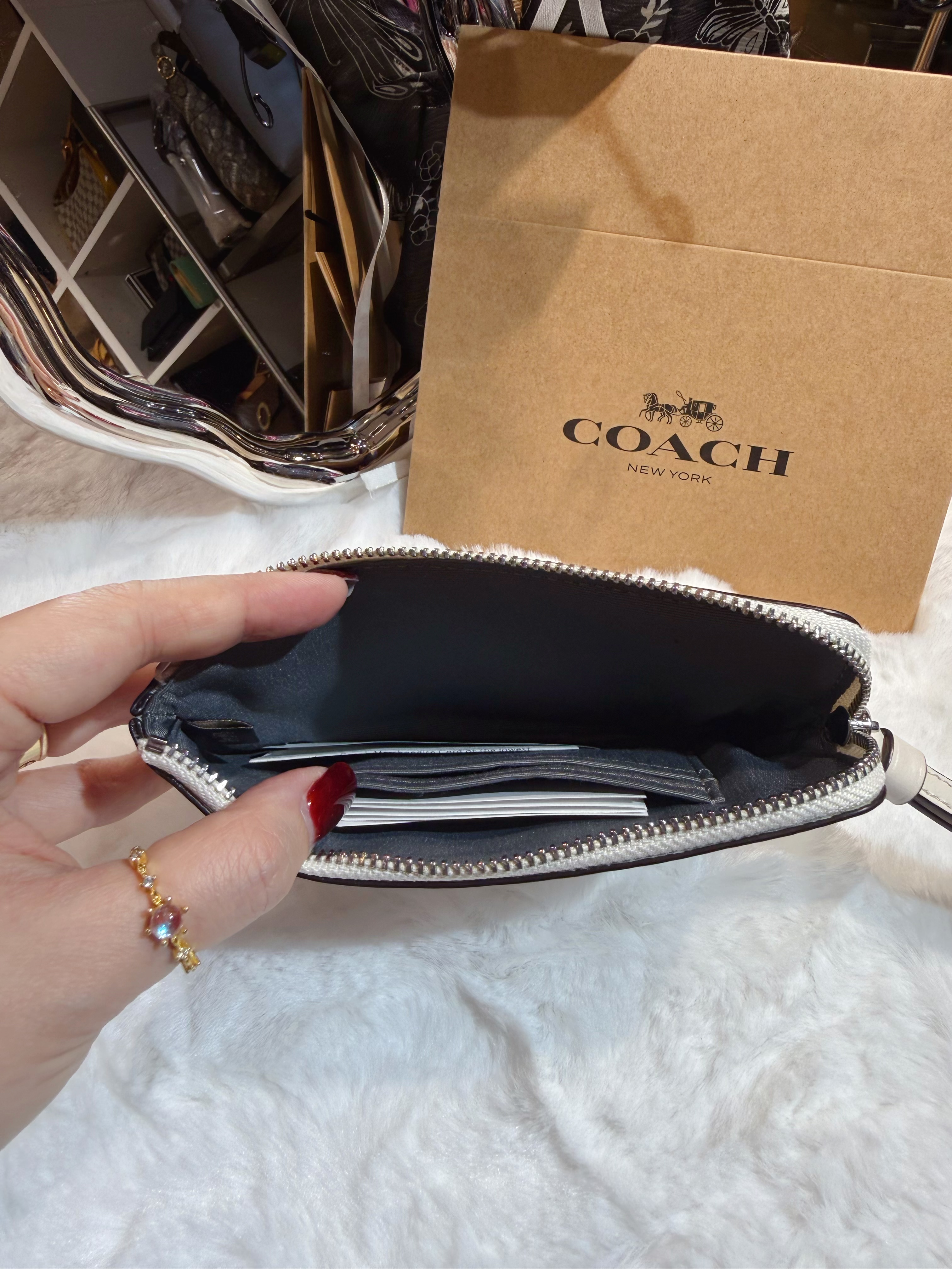 Coach wristlet grey/m/snow