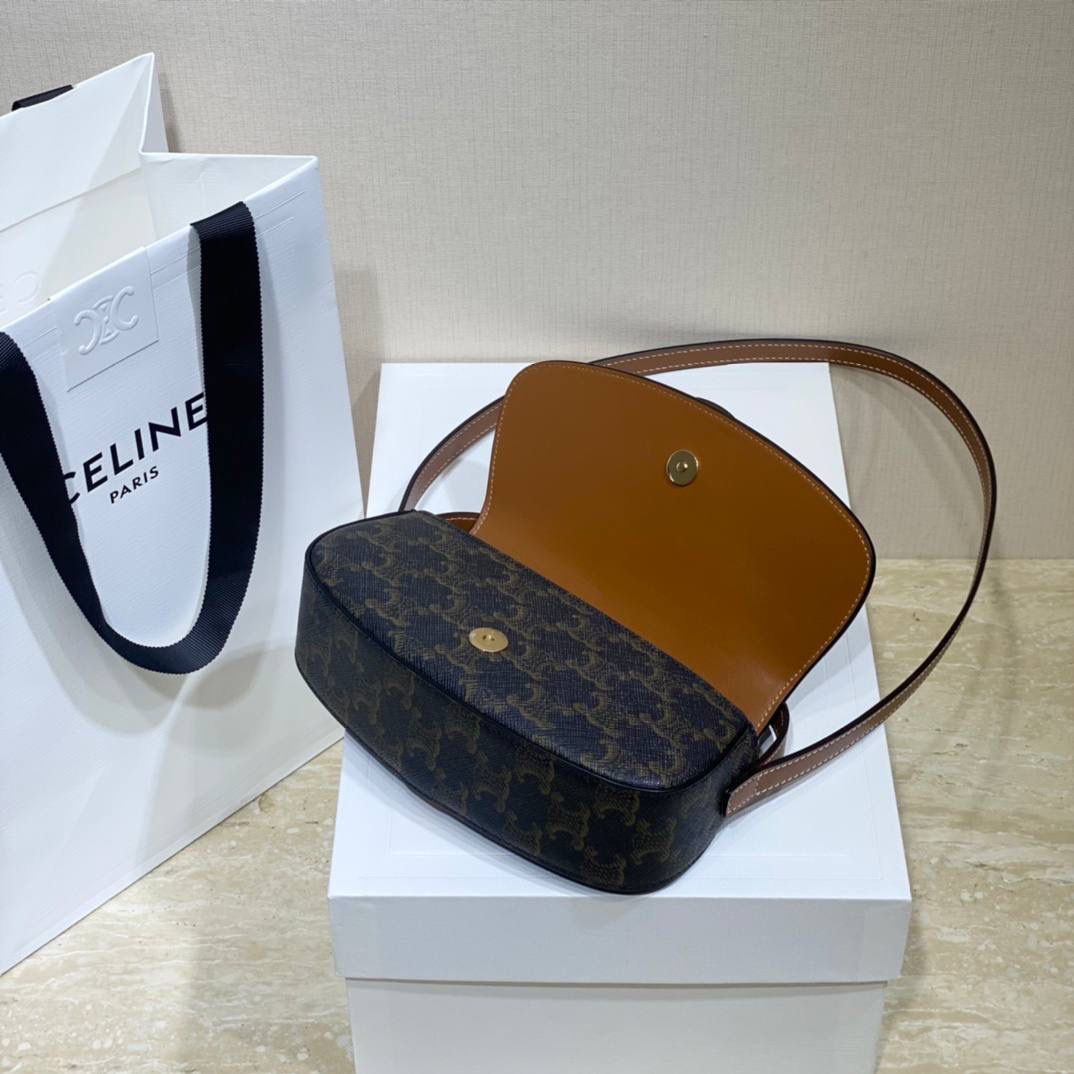 🔥大货实拍图 𝗖𝗘𝗟𝗜𝗡𝗘 ♥ 𝗧𝗔𝗕𝗢𝗨 𝗖𝗟𝗨𝗧𝗖𝗛 型号：10I592 尺寸：18*8*5cm