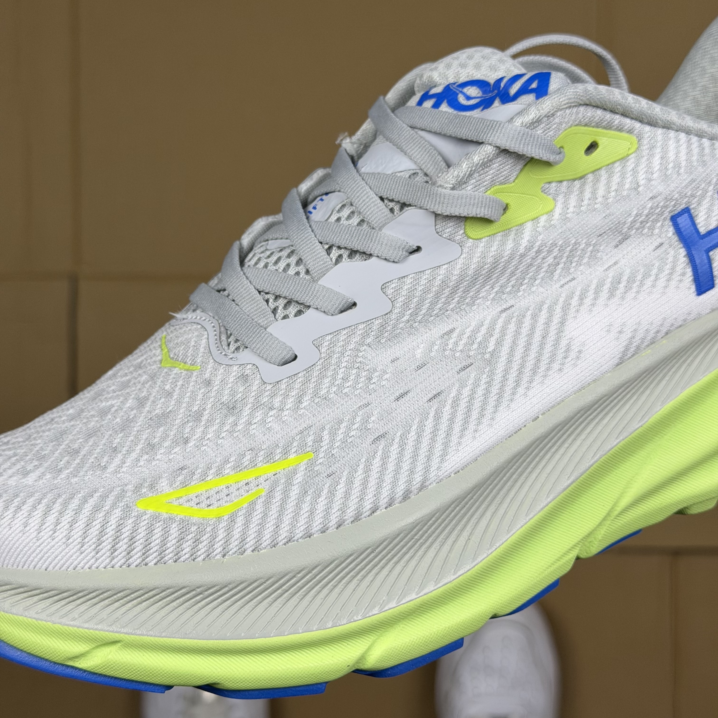 Hoka Clifton 9
