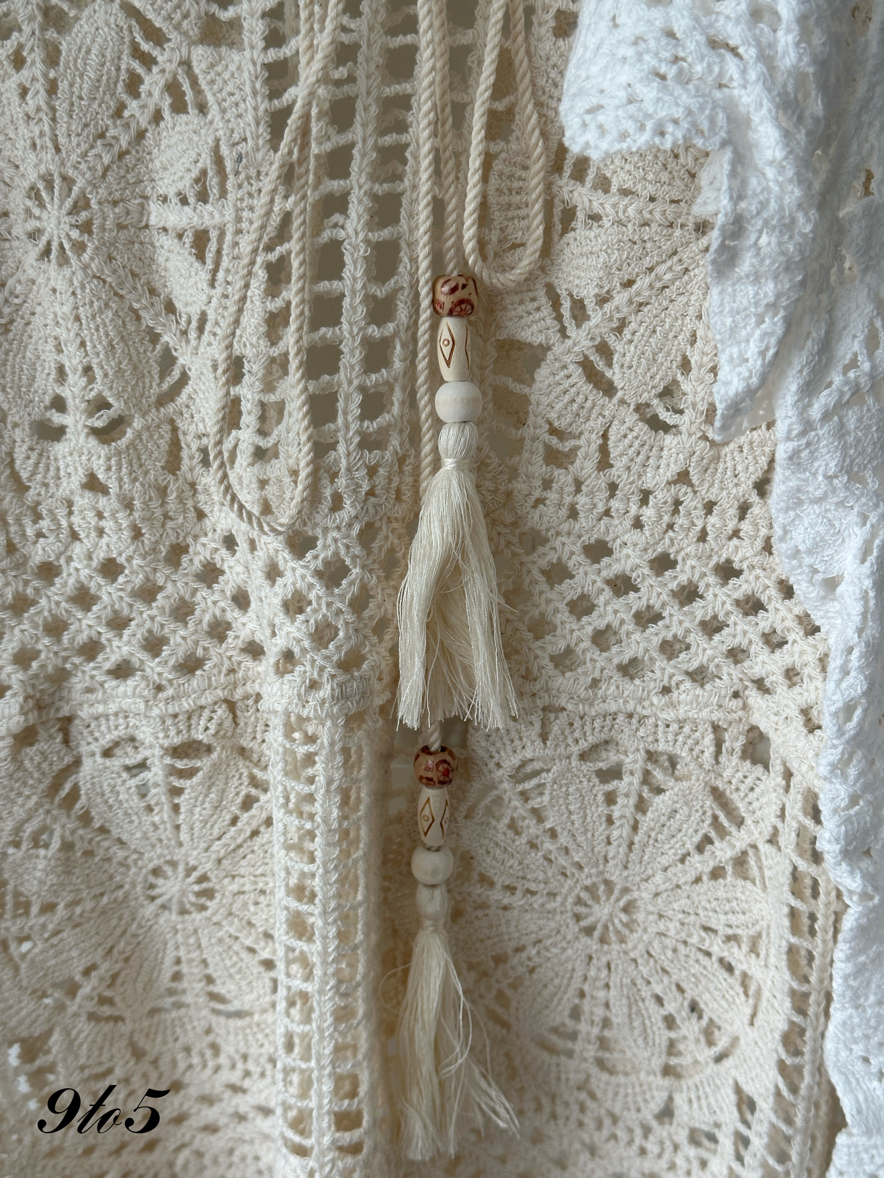 T4271 Ruffle Collar Crochet - Beige & White