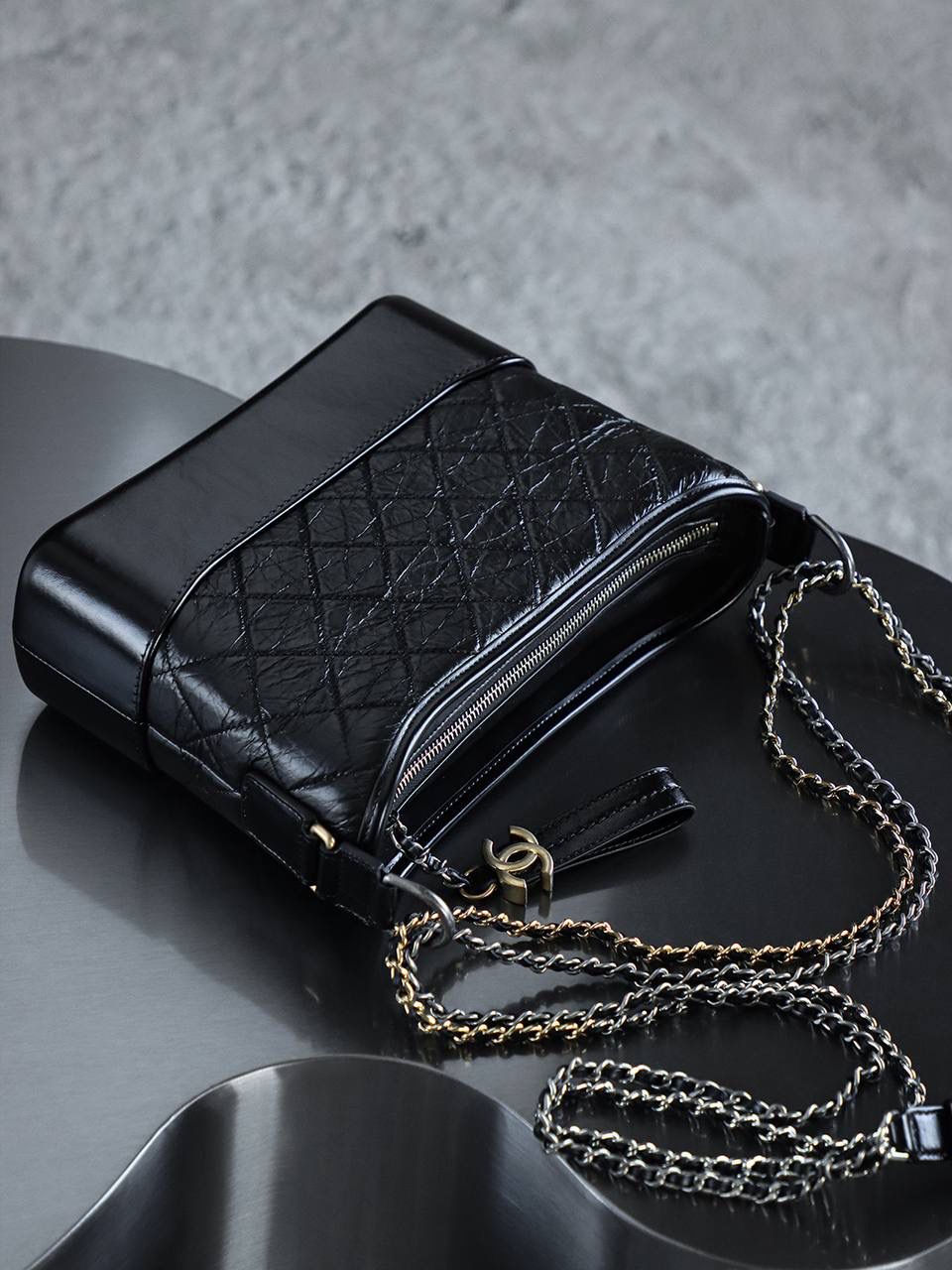 流浪包中號鑒定版 👜 一包一碼 支持全球鑒定查驗身份證原廠專G 蒙塔貝拉原廠皮料過關清單資料可査詢 四大金剛之一的流浪包百搭不膩，大愛它的帥氣隨性慵懶優雅！ 中號size男女都可以駕馭，輕鬆背出屬於自己的風格！ 五金：全鋼做舊復古五金 皮料：蒙塔貝拉原廠皮 尺寸大号：21*28*10cm 小号：15*20*8cm