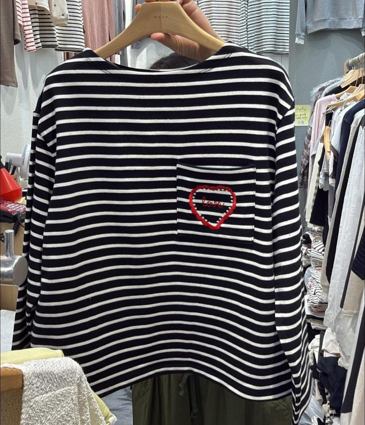 刺繡心心袋間Tee