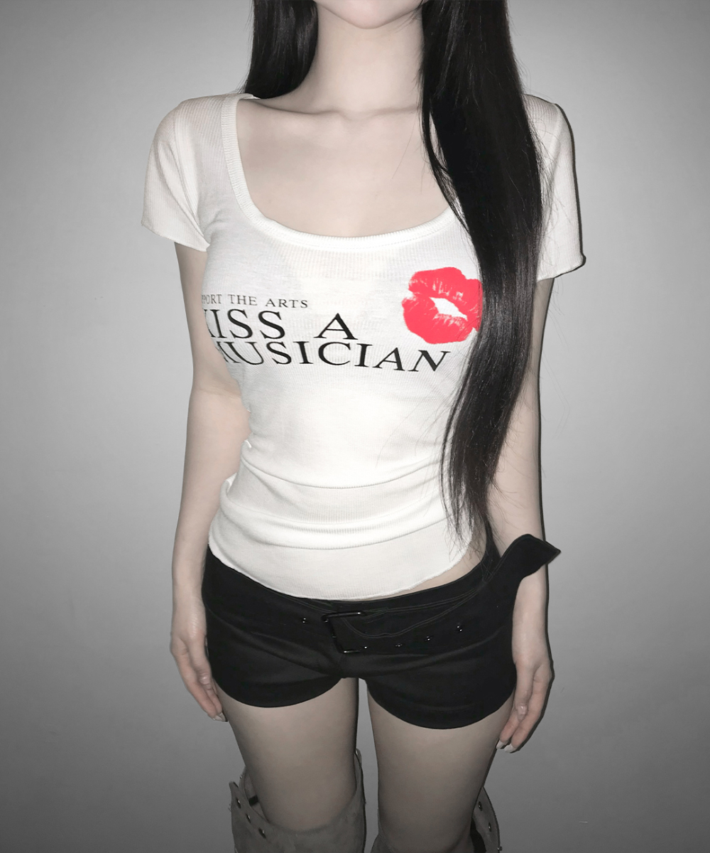 Graphic Scoop Neck Slim-Fit Top
