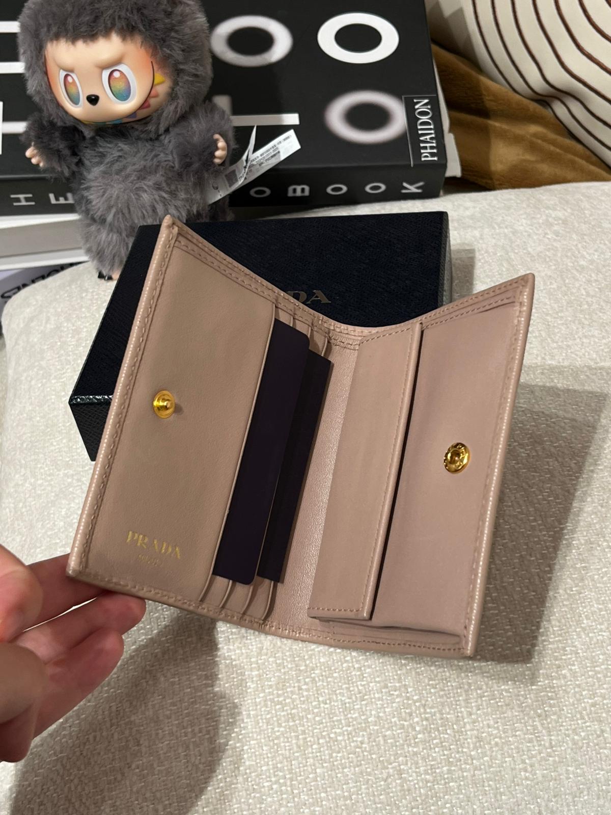 未使用品 PRADA Vitello Move Wallet 100%Authentic, Unused✅NFC ✅Box