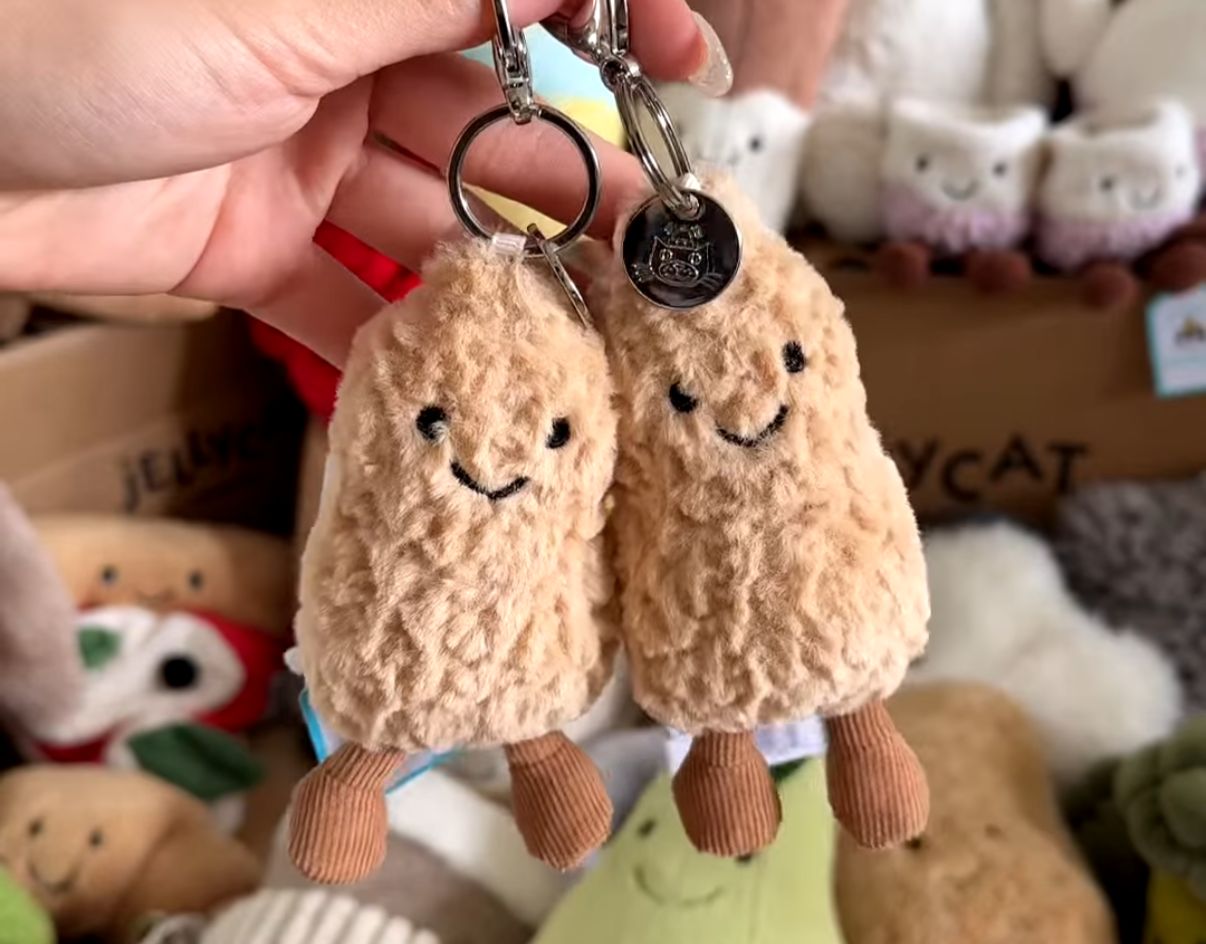 現貨Jellycat ！即買即寄/自取 花生 keychain 聖誕🎄優惠