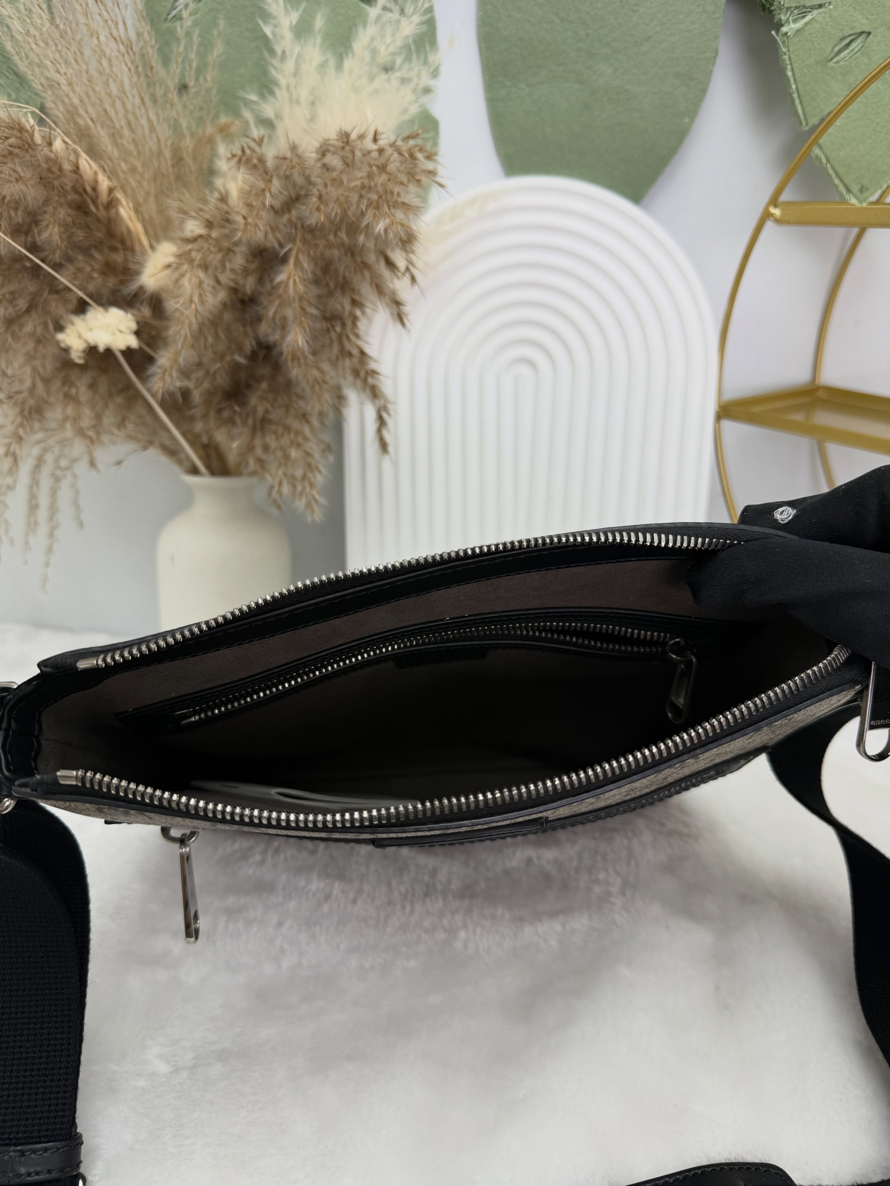 Gucci👜 PRE OWNED 🛍️老花拼黑色郵差包🤎