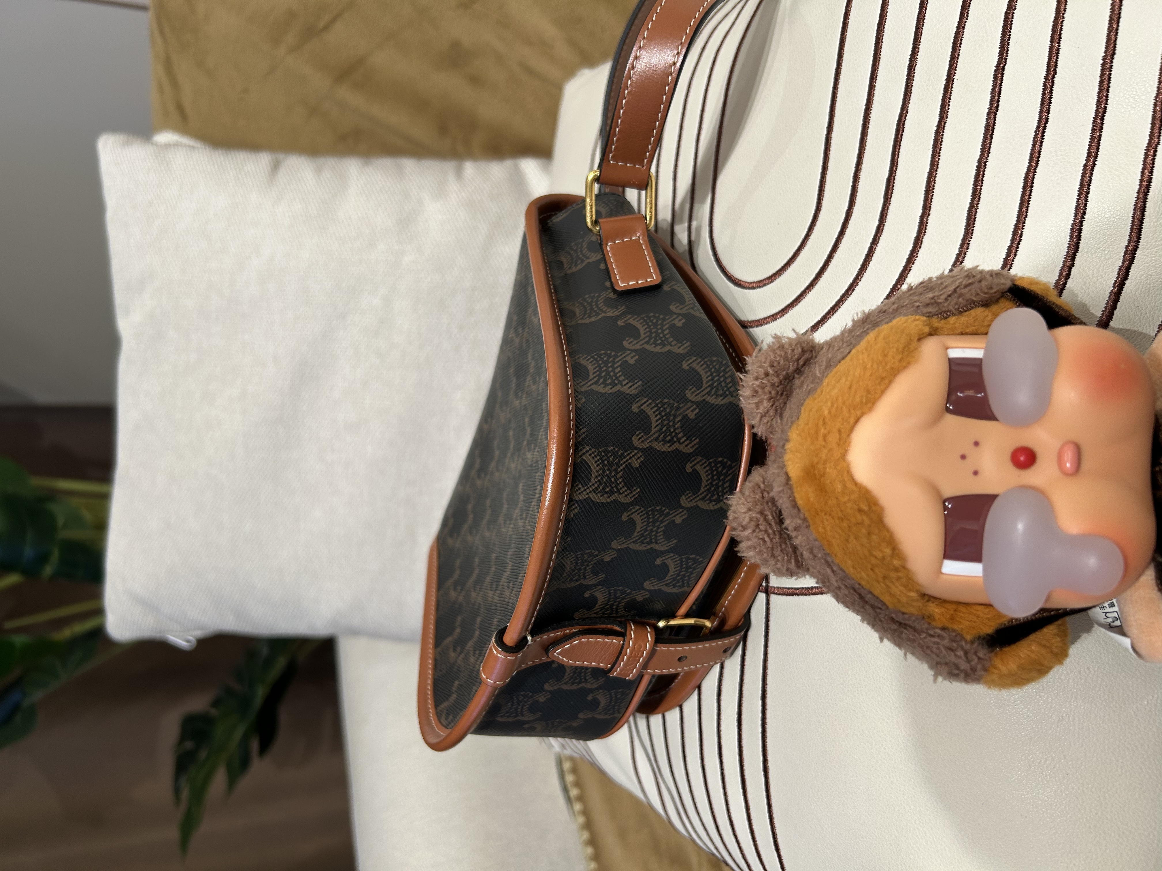 CELINE FOLCO medium 100%Authentic,98%new✅dust bag