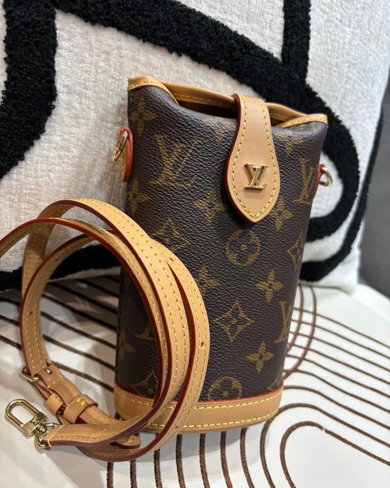 未使用品 LV Fold Me Pouch Shoulder Bag M80874 100%Authentic, Unused未使用品 ✅dust bag