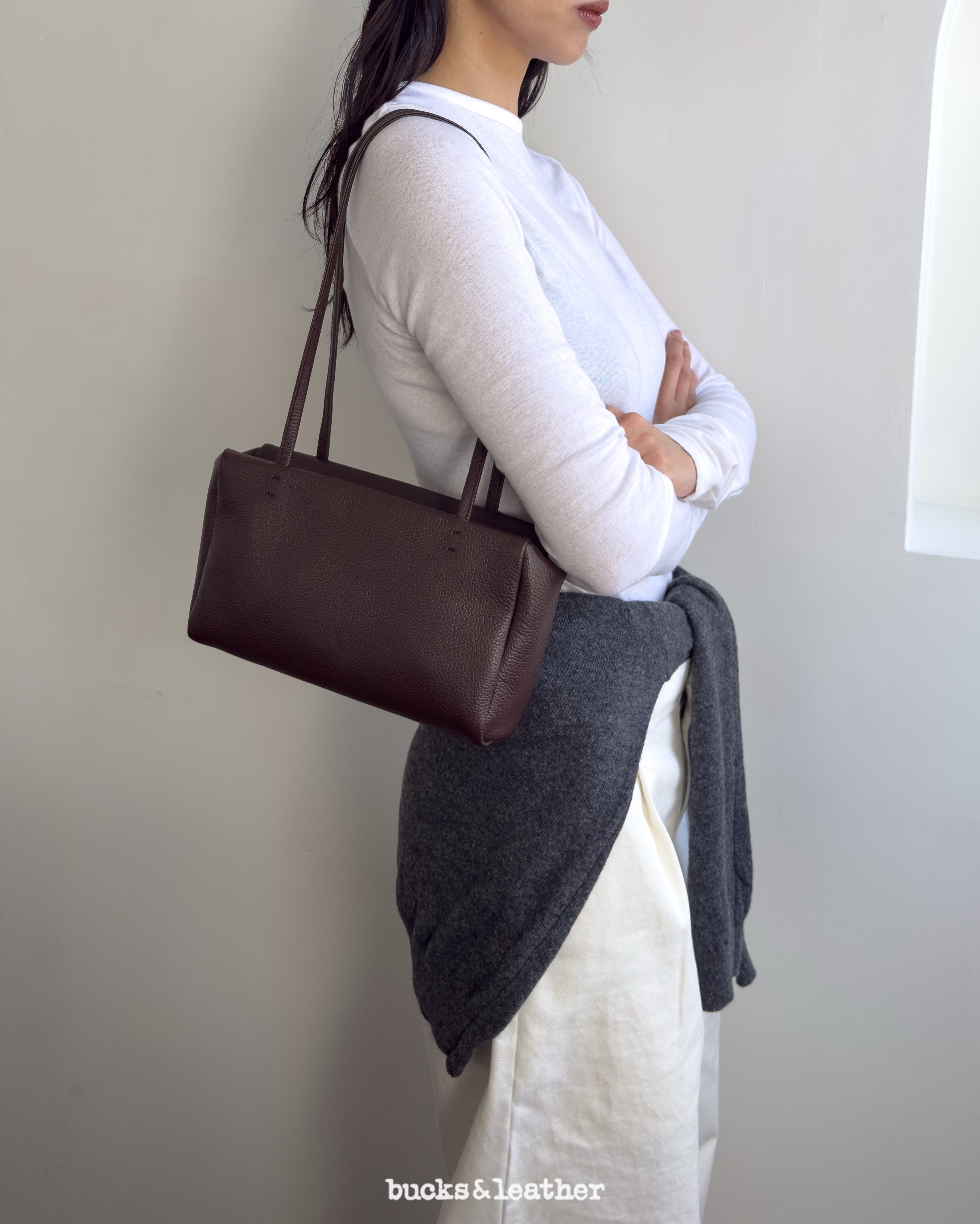 【26FW 】預訂_Slim Shoulder Bag By Bucks & leather