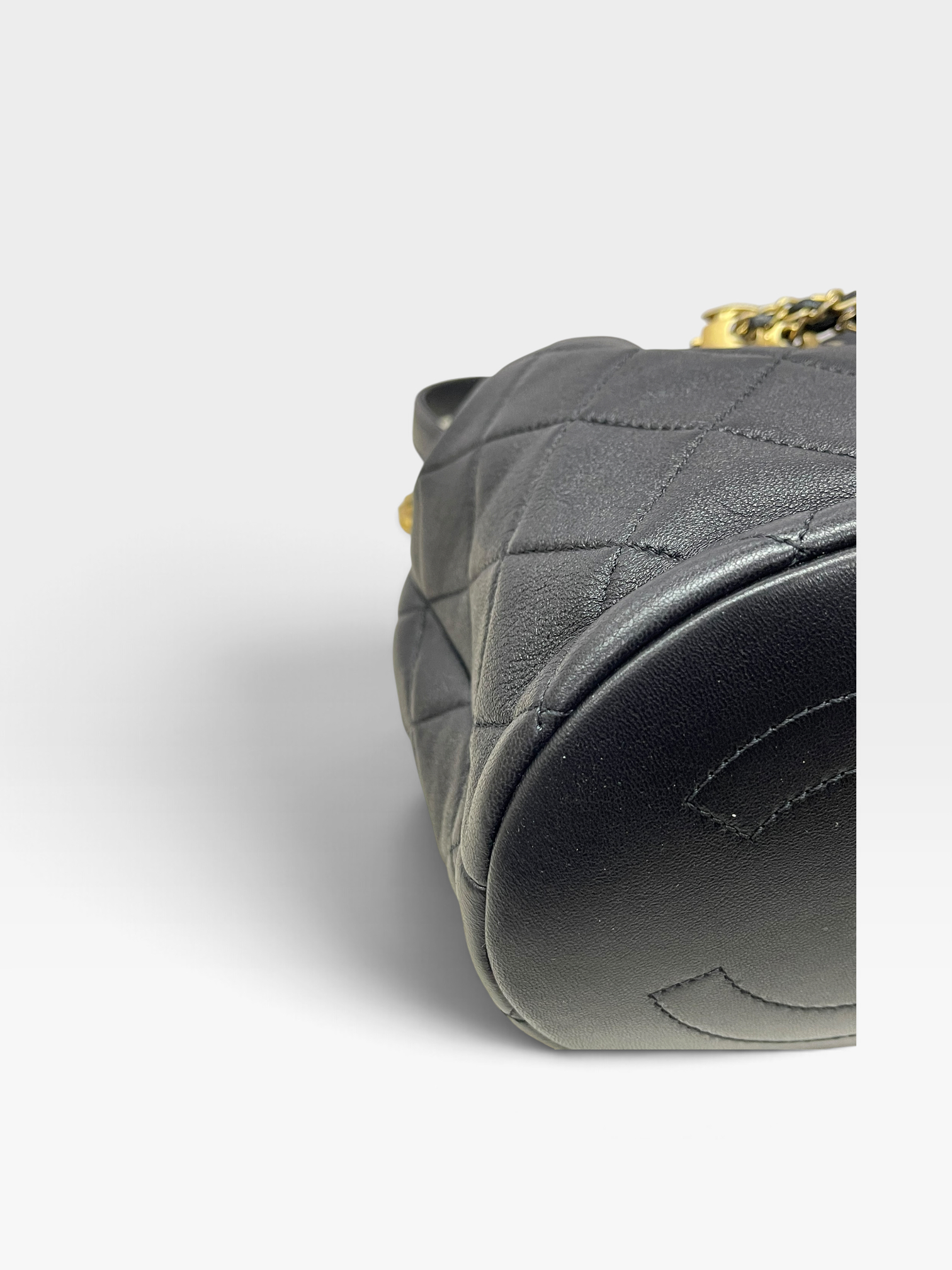 Pre-Owned CHANEL Bucket Bag / Product Code: 091003