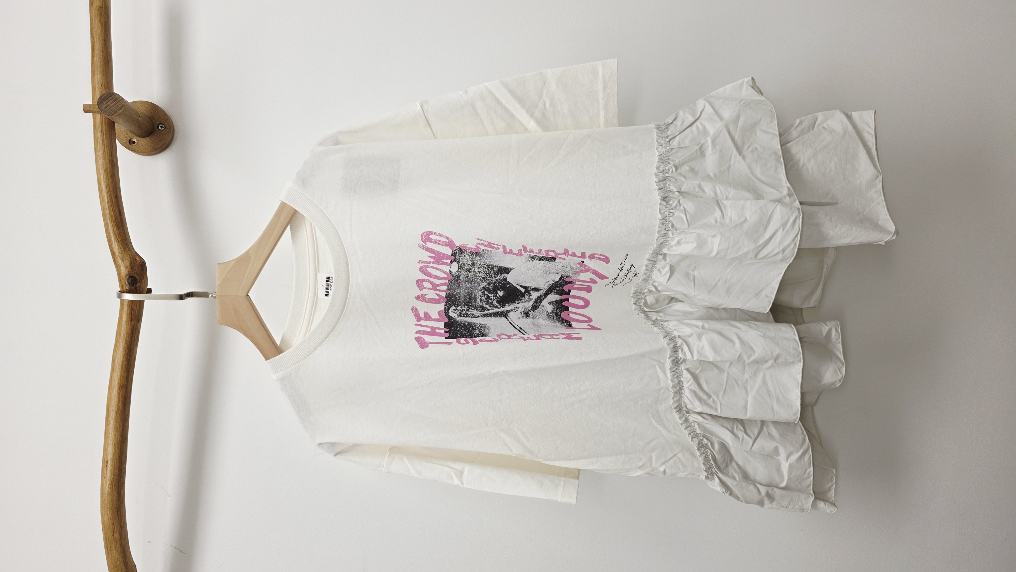 日牌白拼雙斜Ruffle印圖Tee