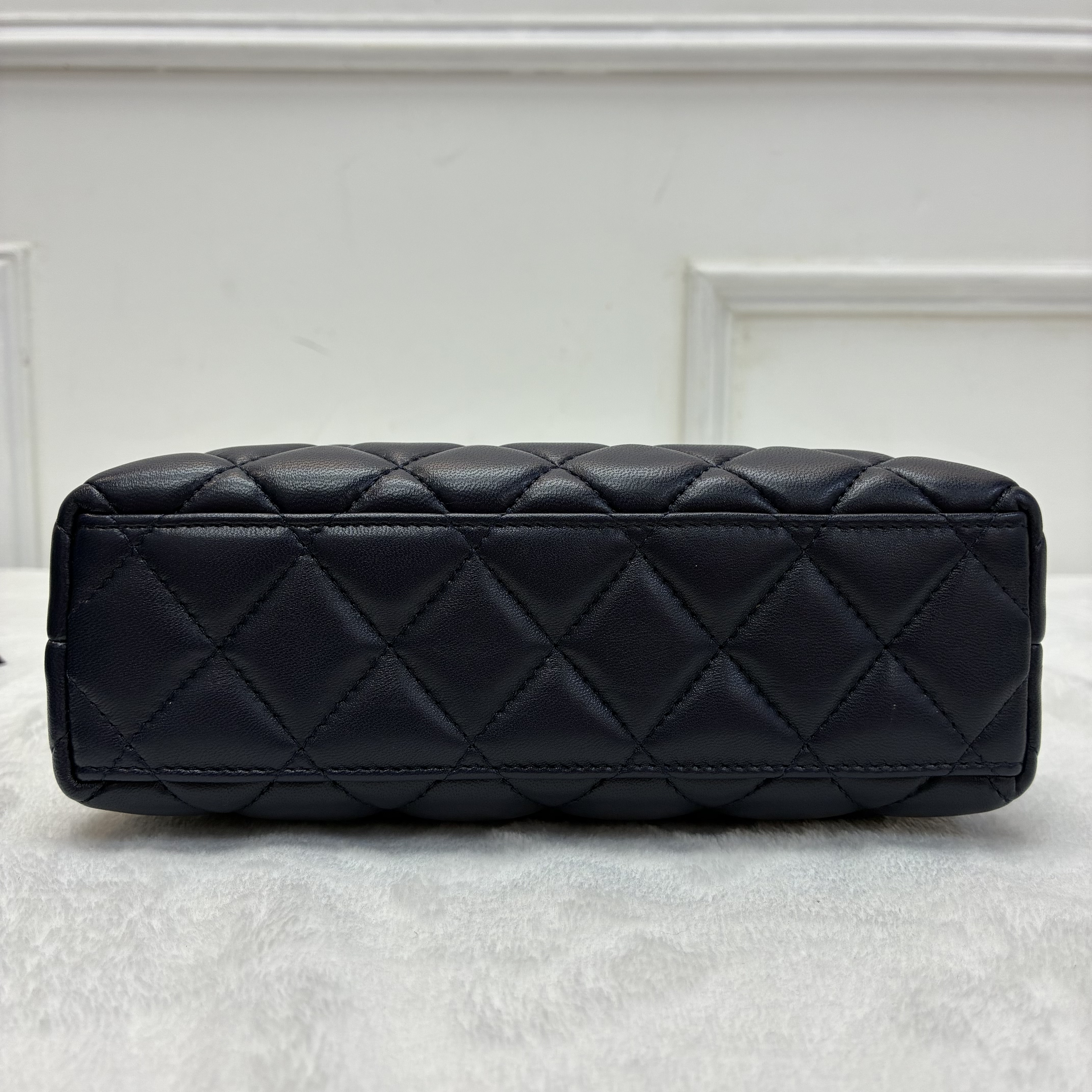 Chanel Kelly Top Handle nano size 海軍藍羊皮