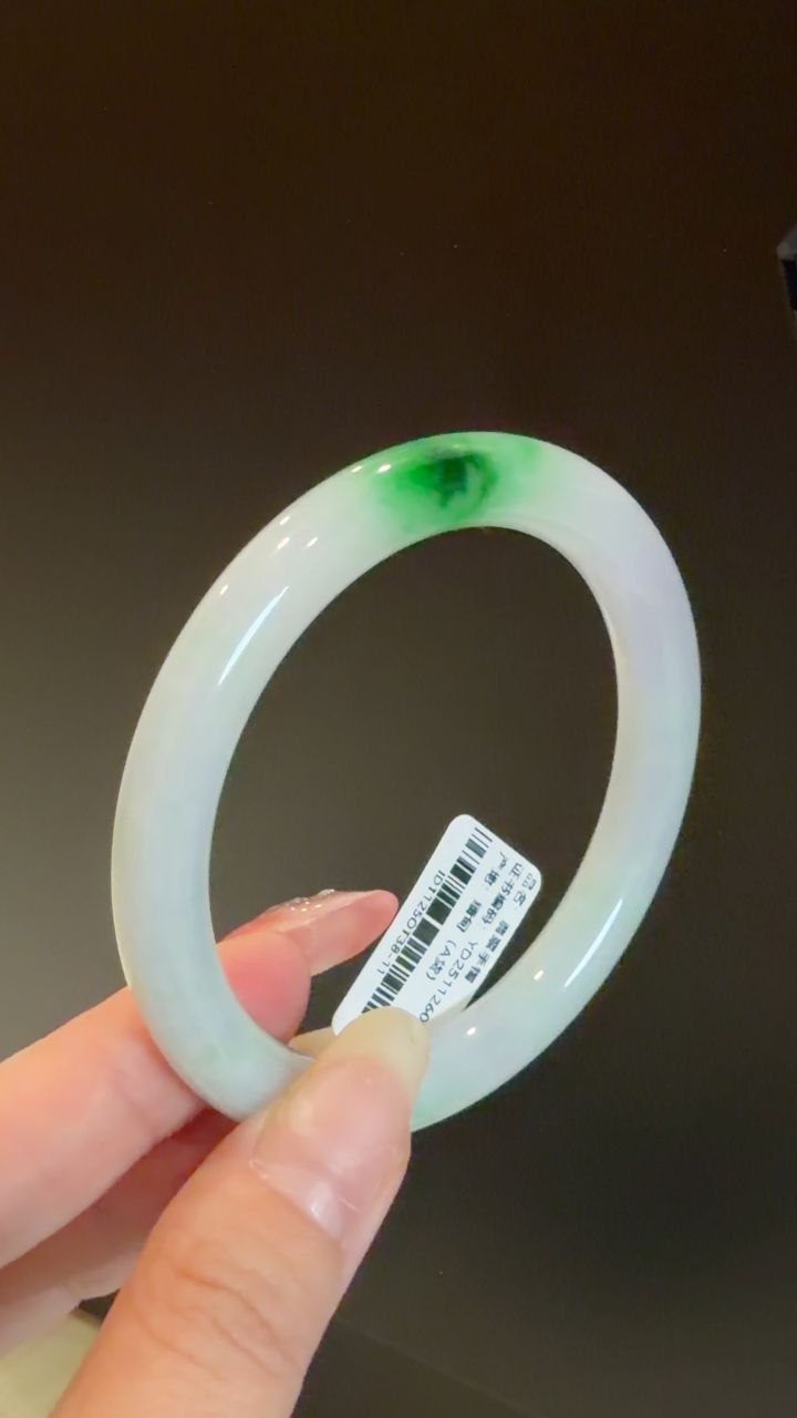 53圈口白底青翡翠手镯 53x7x8mm 圆条