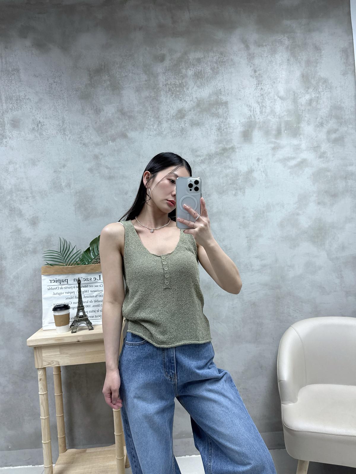 D14 扣鈕針織背心