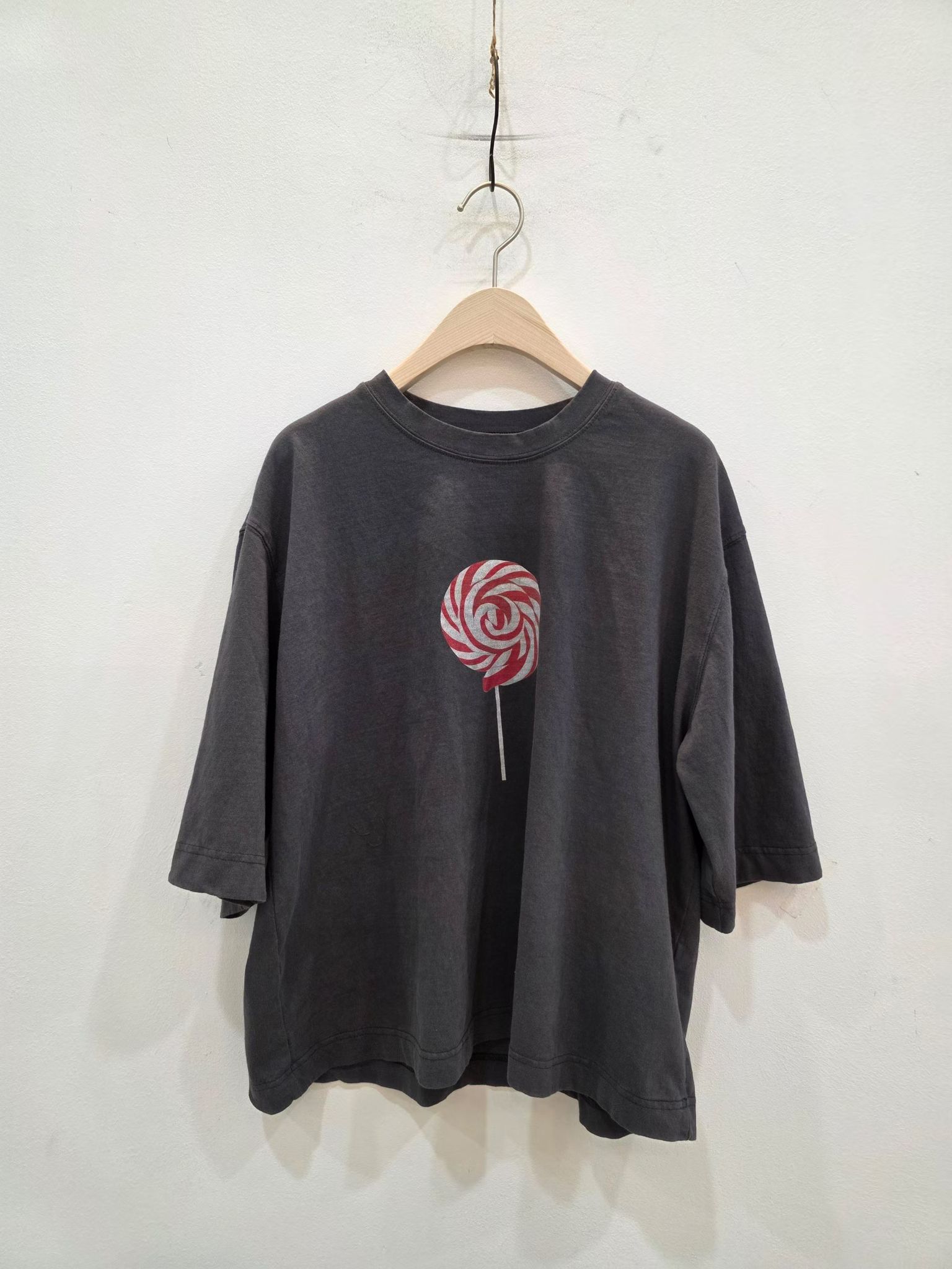 DA OE lollipop tee