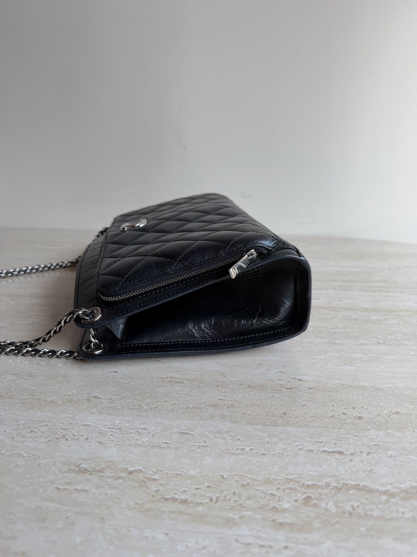 【預訂貨品】Chanel黑銀油蠟皮信封包