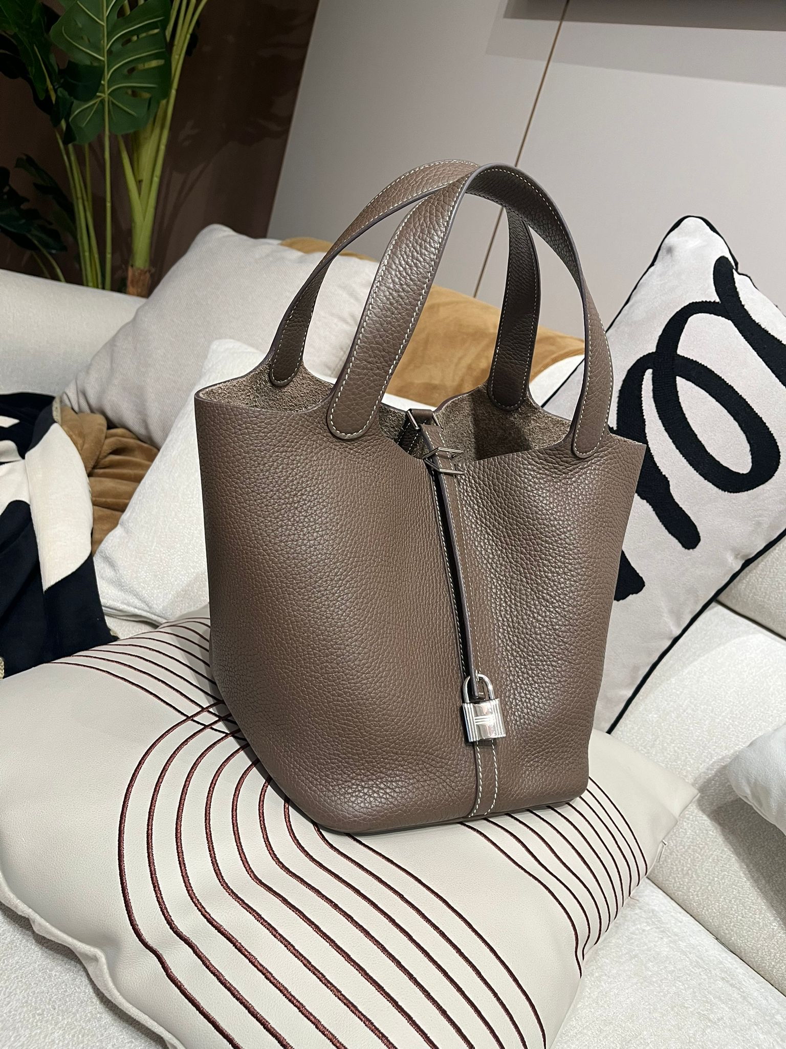 Hermes PICOTIN 22 STAMP Y 大象灰銀扣 100%Authentic, 98%New ✅收據✅key lock✅ 塵袋
