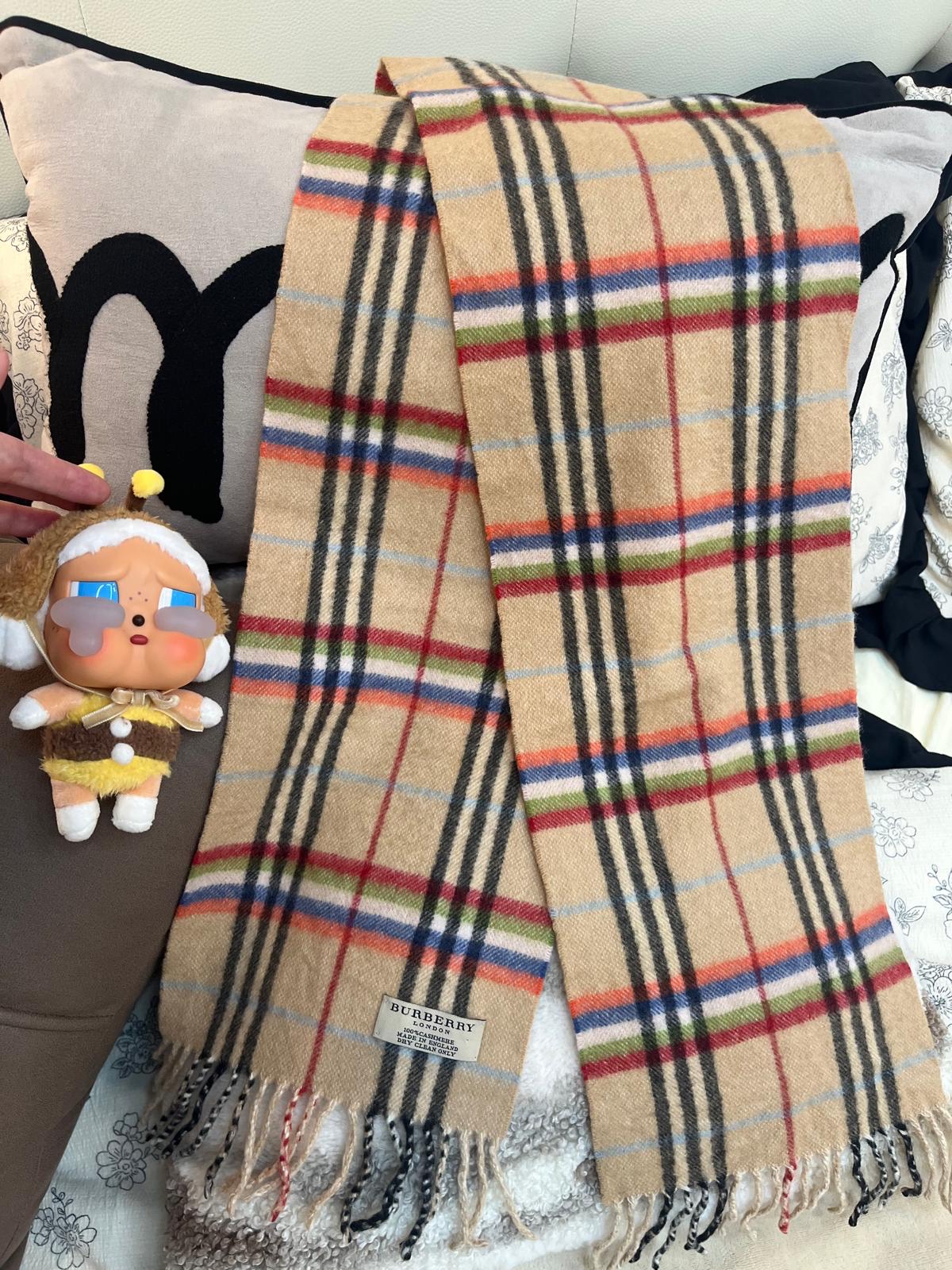 Burberry Scarf 100%Authentic, 99%New