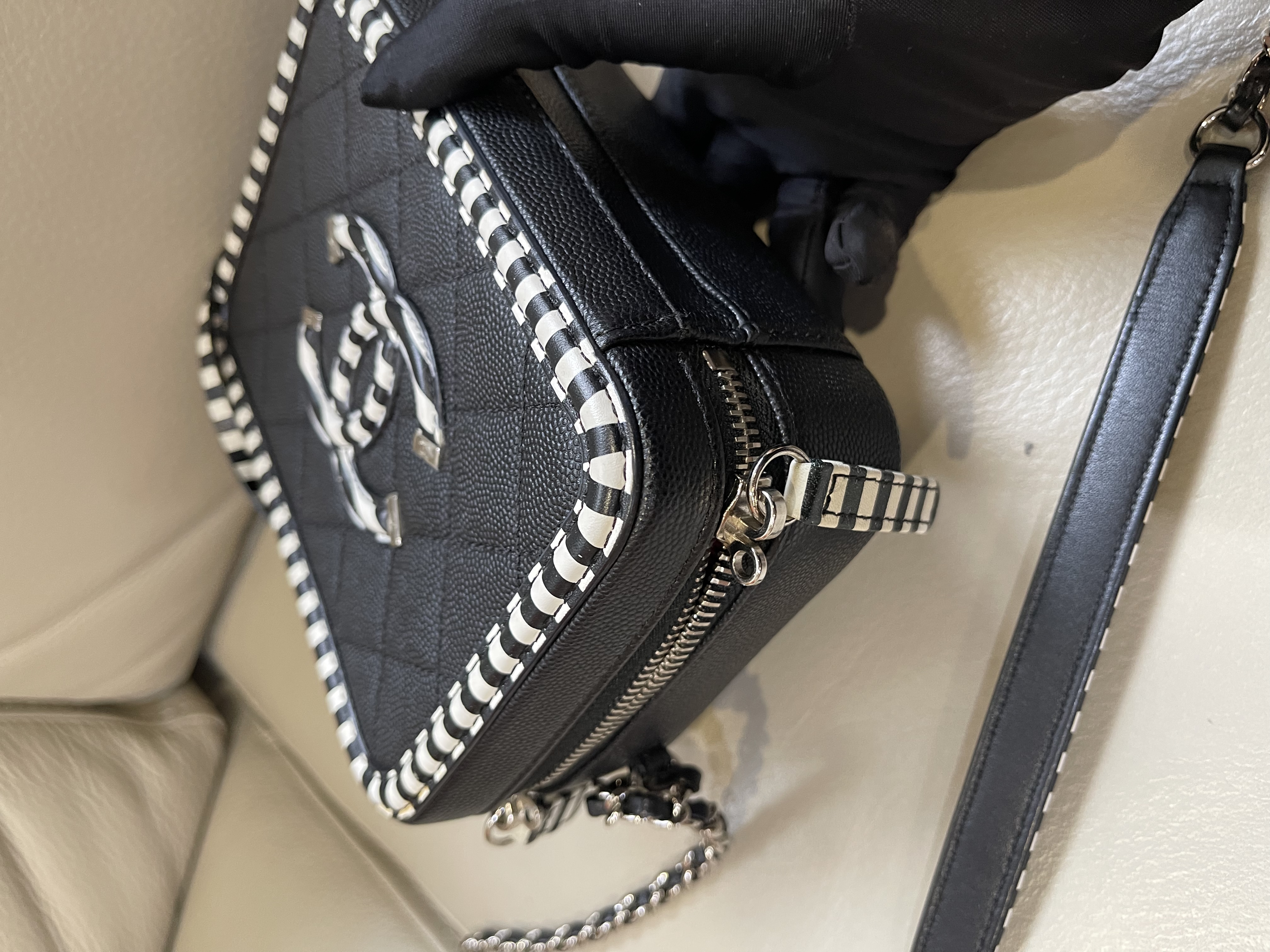 Pre-owned Chanel  Filigree small vanity case