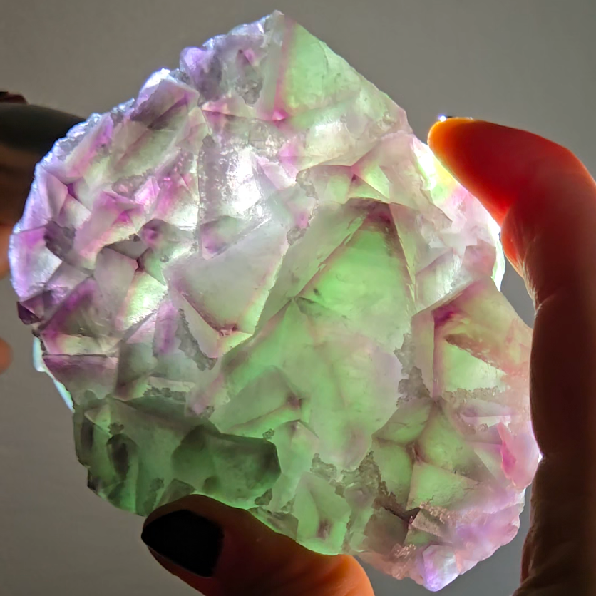 Purple-edged octahedral fluorite floater - FL281