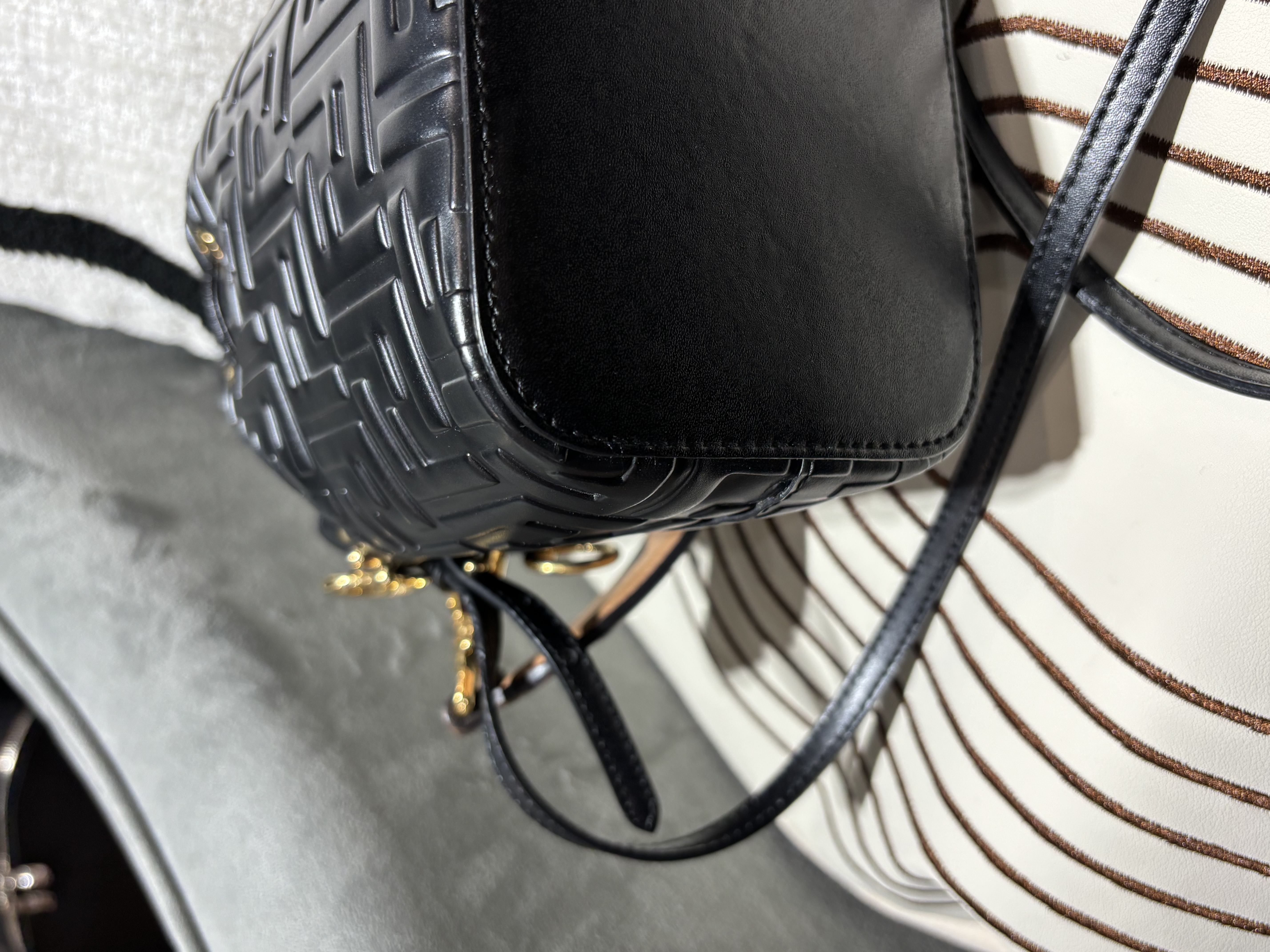 Fendi MON TRESOR 2Way bucket bag 100%Authentic, 95%New✅Dust bag