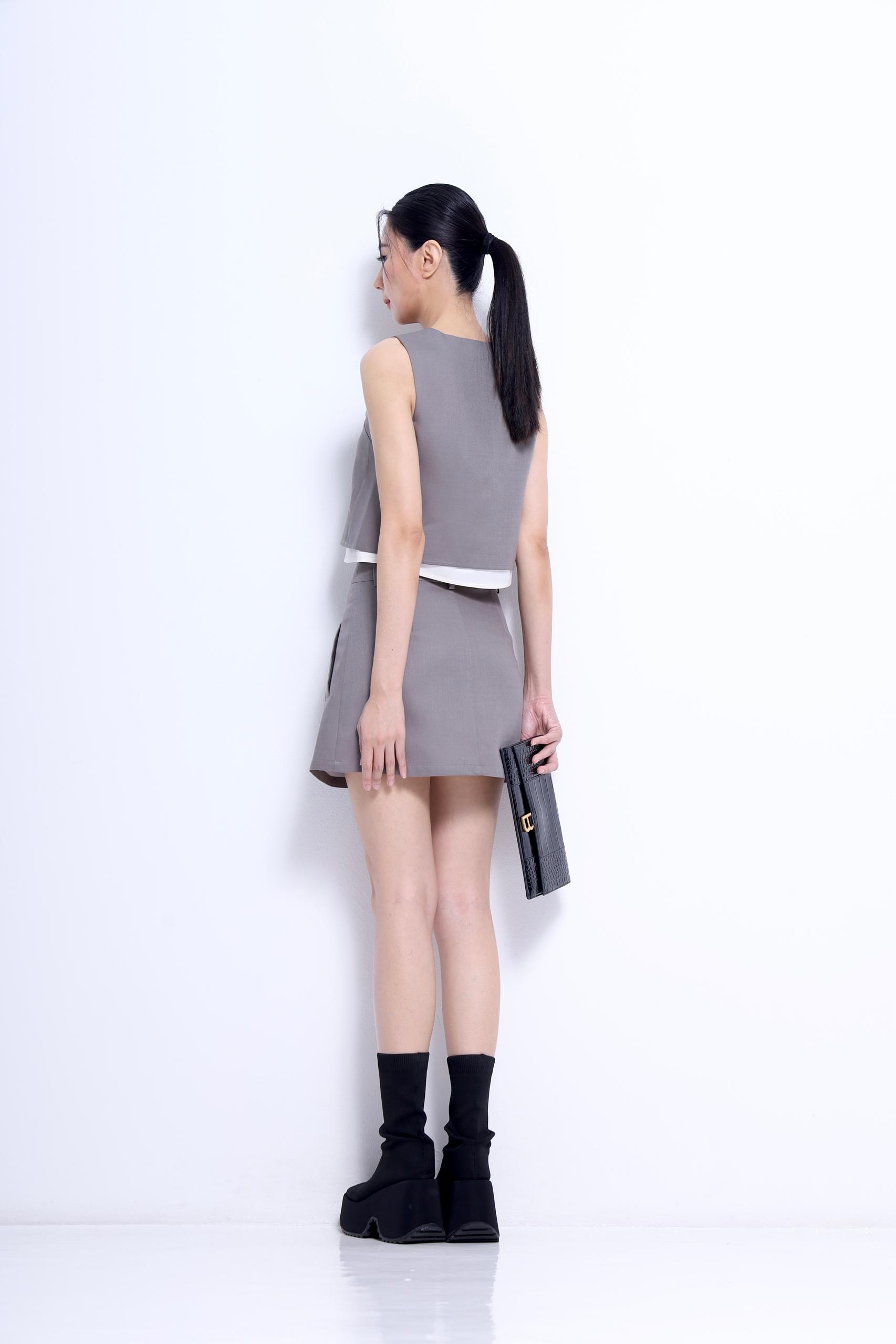 CB2778 Sleeveless Button Front Blouse