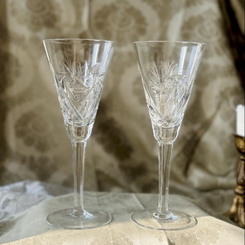 A Pair of Vintage Hand-Cut Crystal Champagne Flutes with Pinwheel Pattern (MT2381)