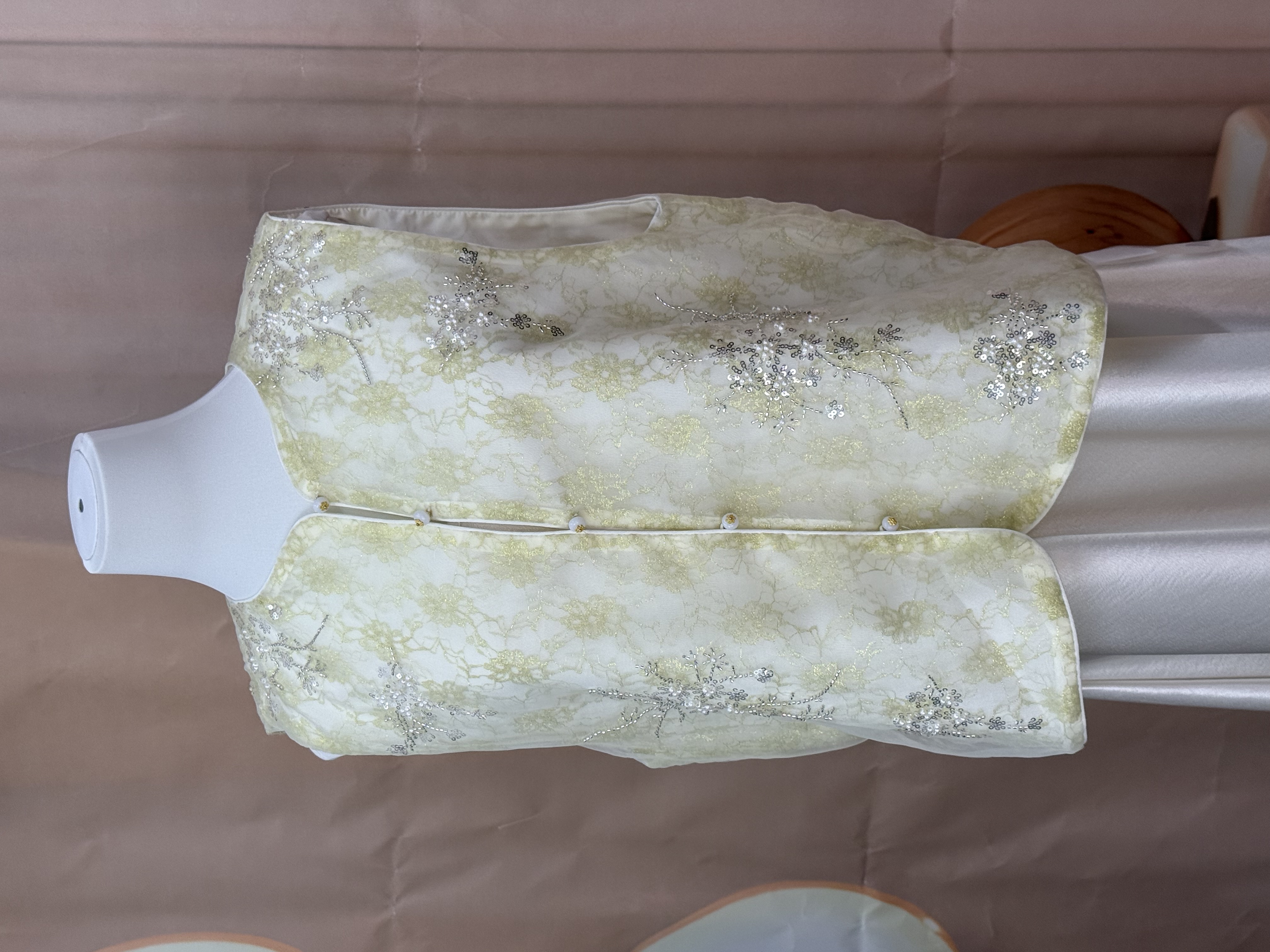 金箔云纹钉珠坎肩