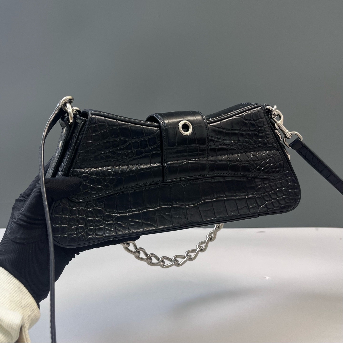 【預訂貨品】巴黎世家黑銀鰐魚壓紋腋下包