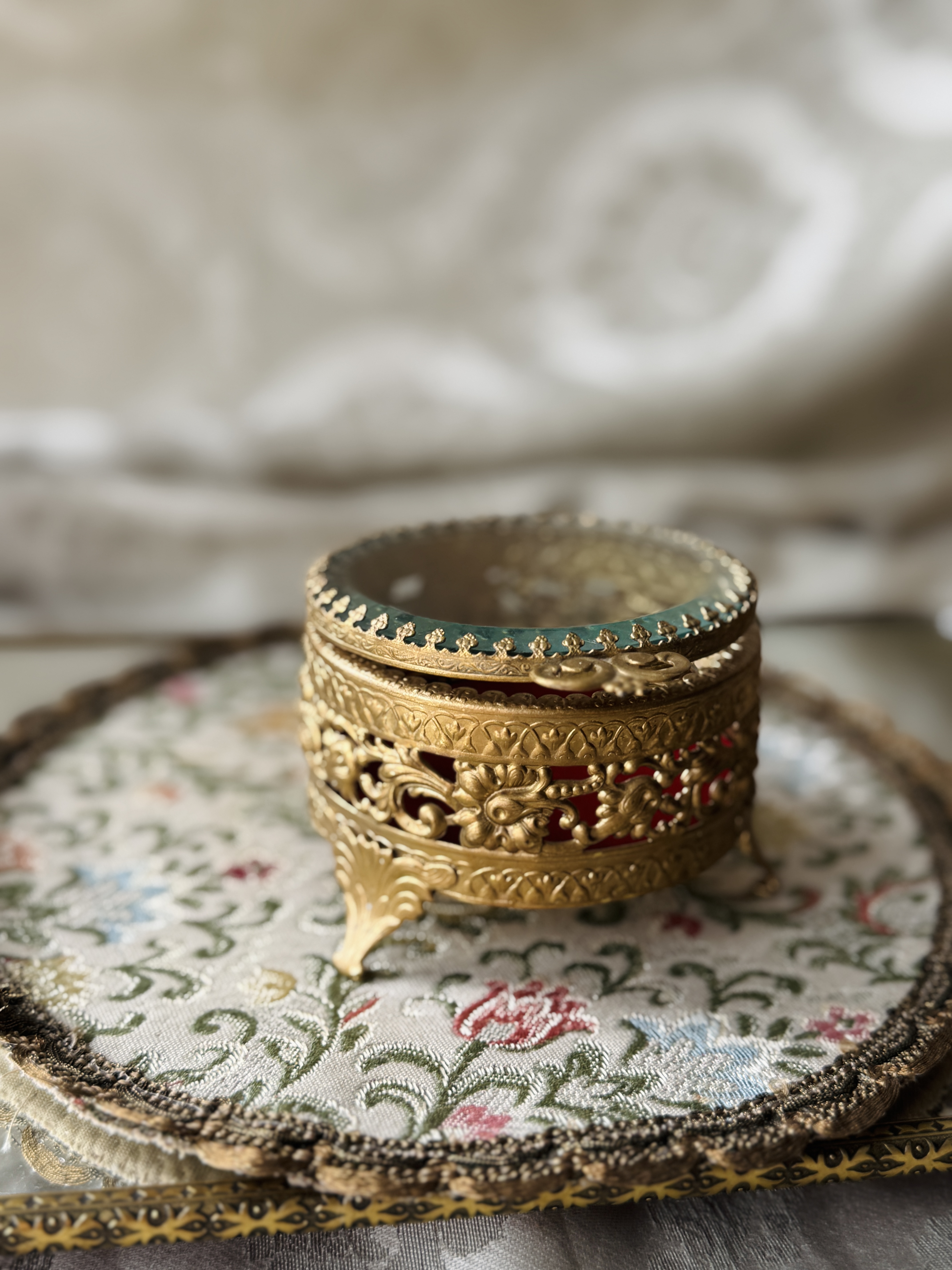 Vintage Mid-Century Round Ormolu Vanity Trinket Box - 8cm(MT2493)