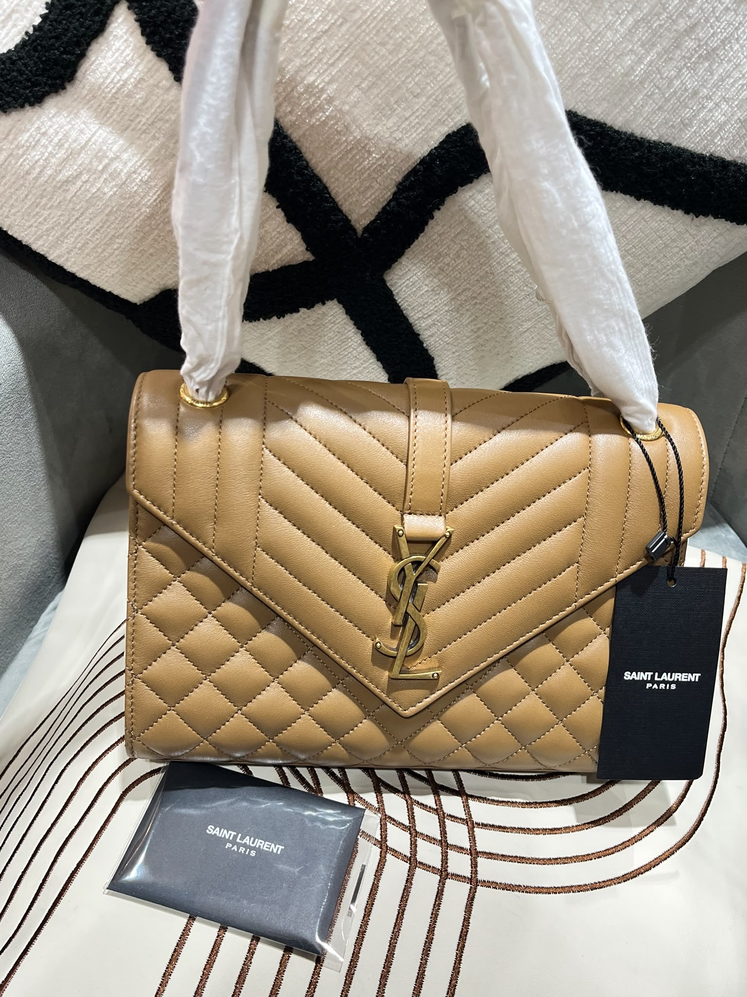全新 YSL Envelope Medium Chain Bag 100%Authentic, Brand New 全新 ✅Tag✅Dust bag