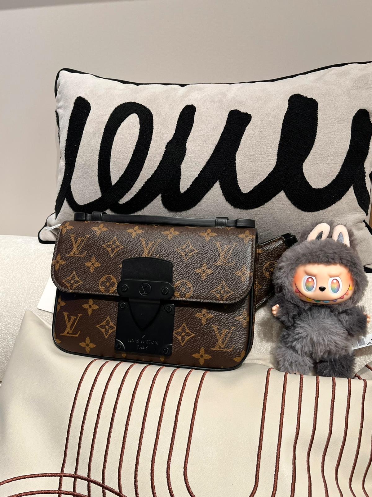 Lv S-LOCK M45807 斜孭袋 100%Authentic,98%new ✅專門店收據✅dust bag 