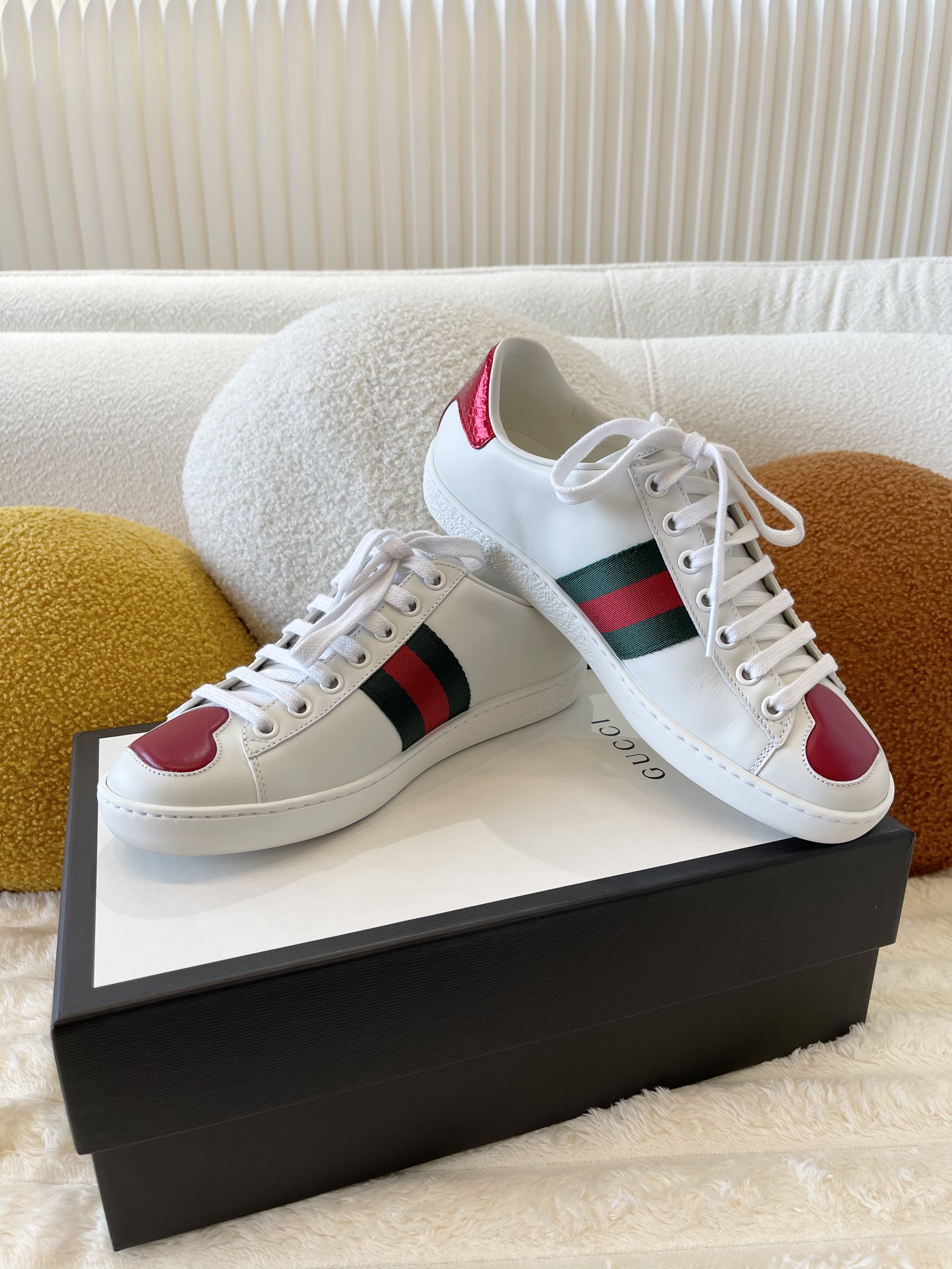 Pre-Owned GUCCI Ace Low 'Heart' Sneaker / Size 35.5 / Product Code: 2481814