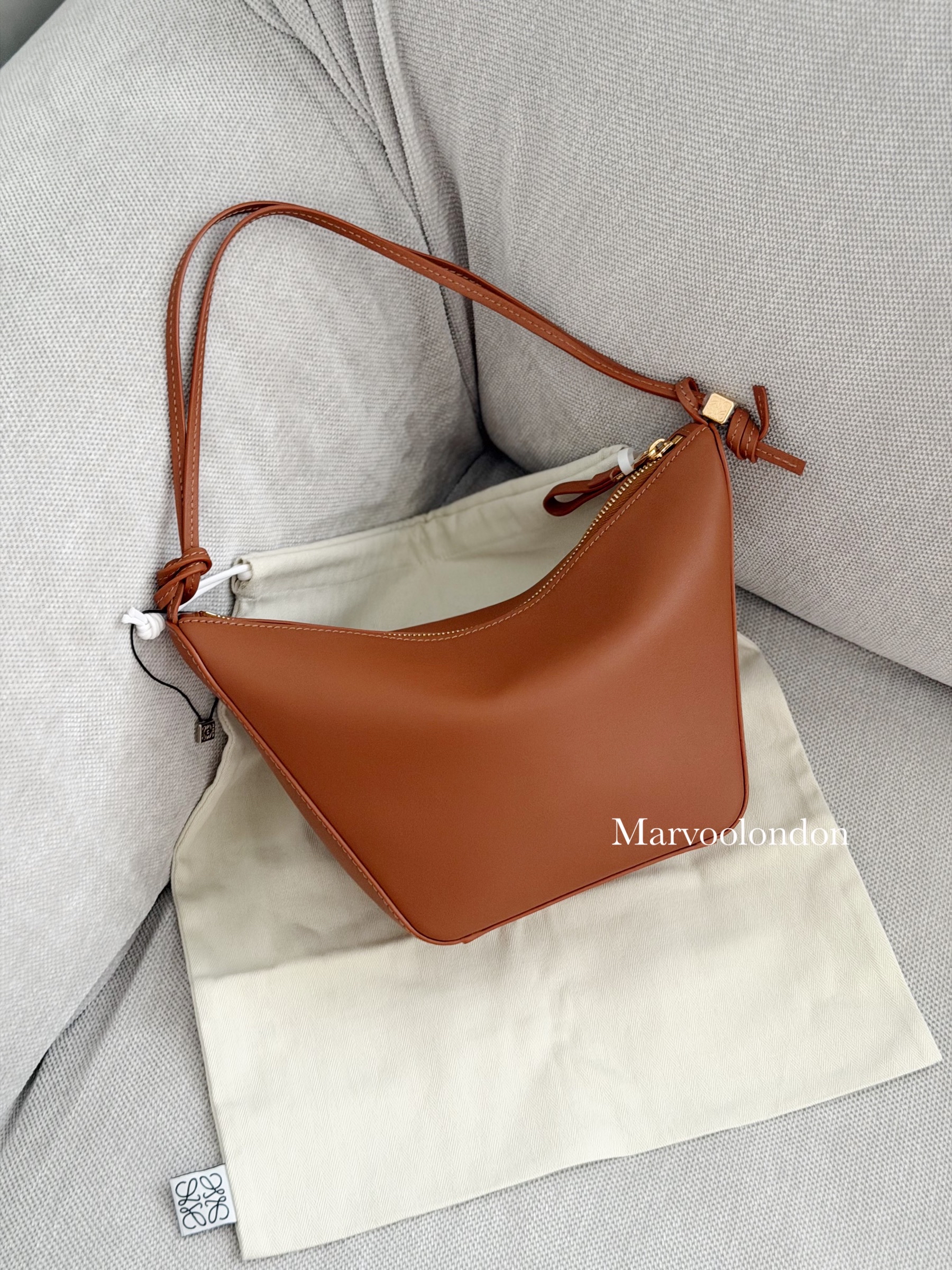 限時優惠🌼經典款✨訂貨🍒Loewe mini hammock hobo  Size 28x17x9.5cm 另有長肩帶可做斜孭