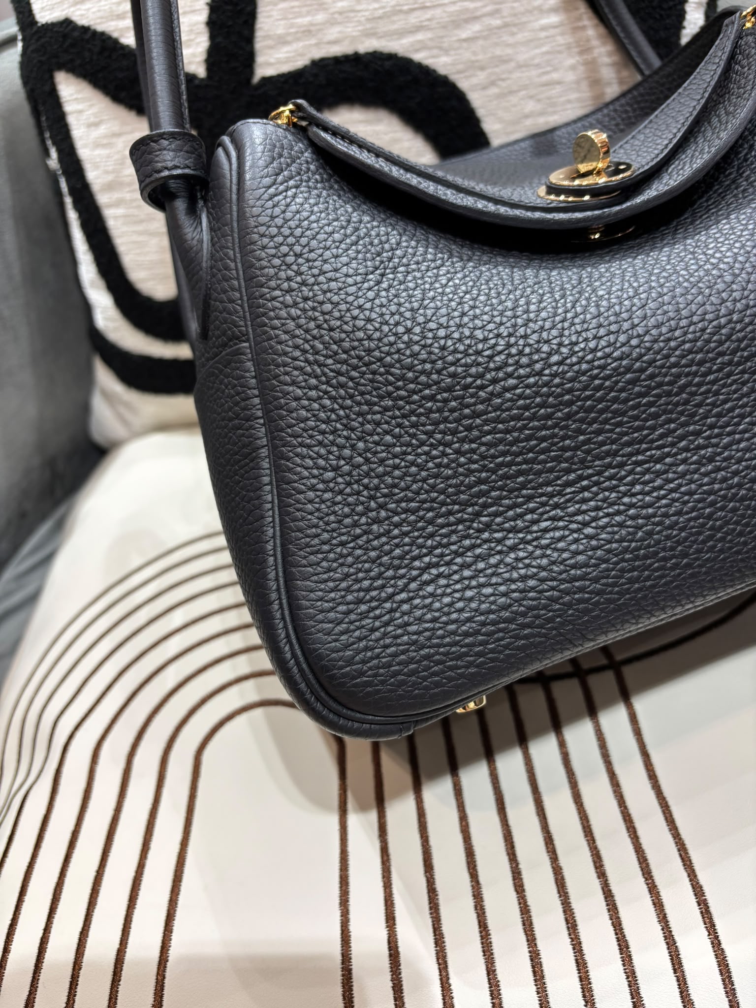 Hermes Lindy 26 Stamp X 黑色牛皮淺金扣  100%Authentic, 95%New ✅Dust bag